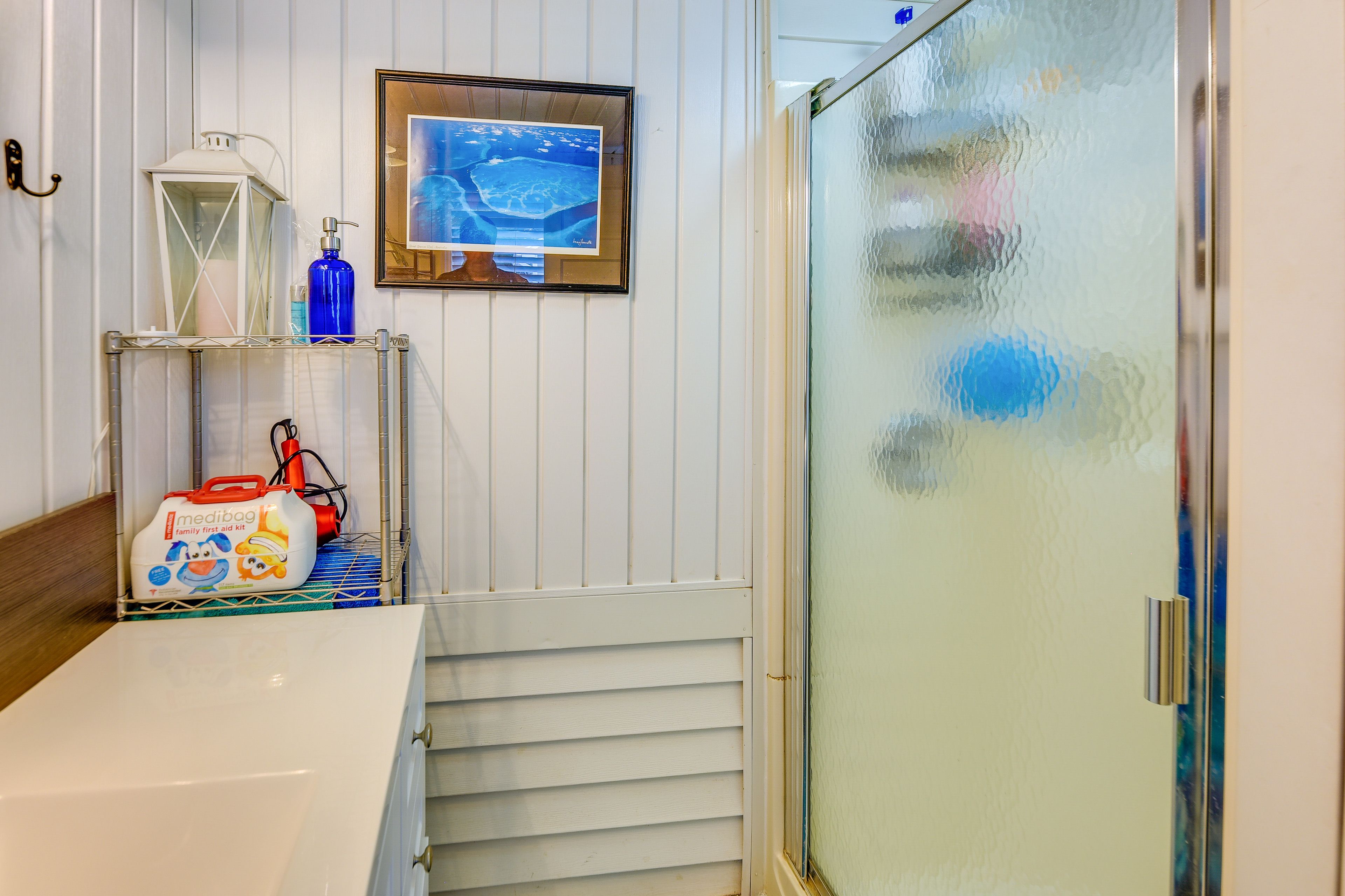 Full Bathroom | Complimentary Toiletries | Towels Provided