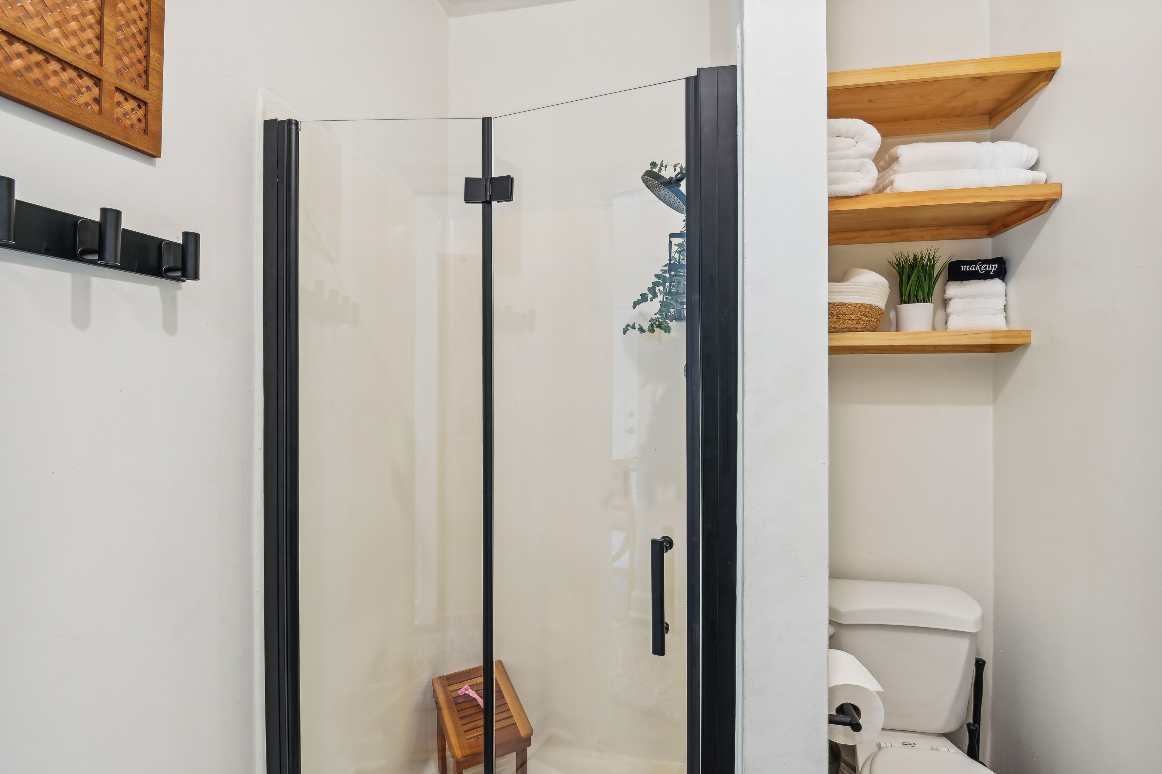 Full Bathroom | Towels Provided | Complimentary Toiletries | Hair Dryer