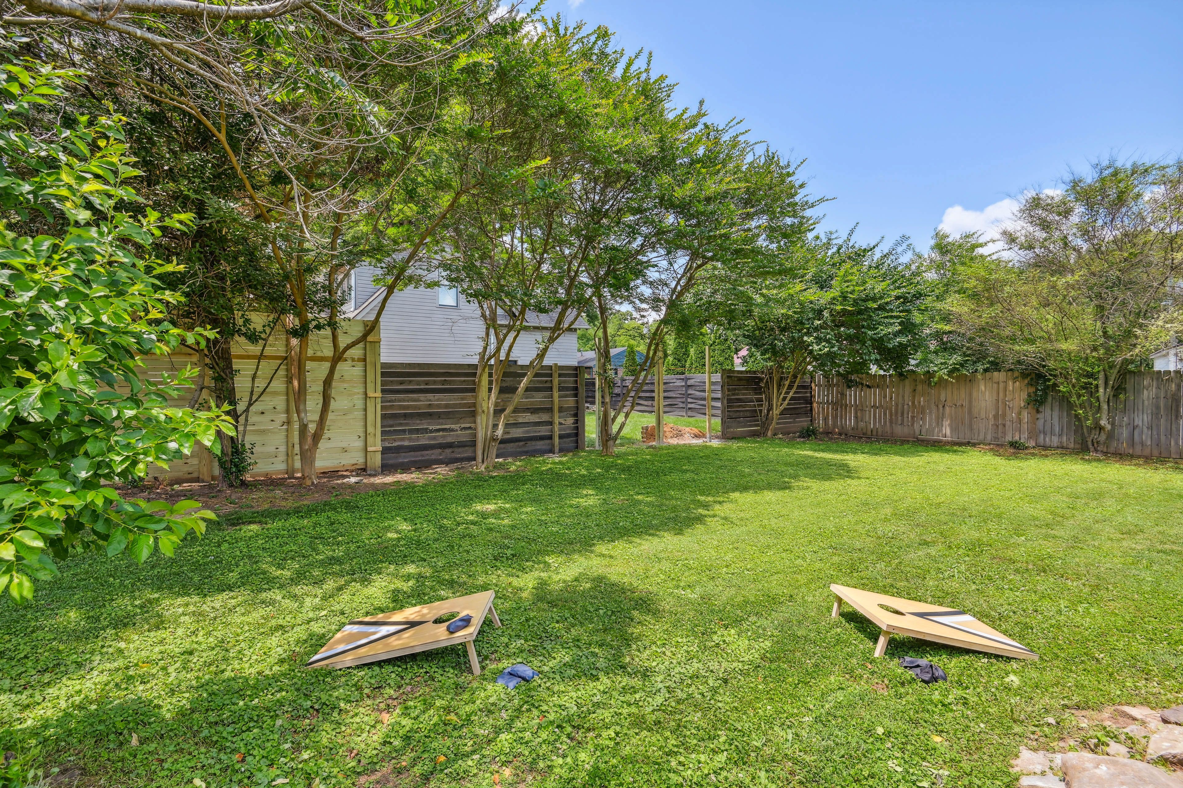Shared Yard | Cornhole Set