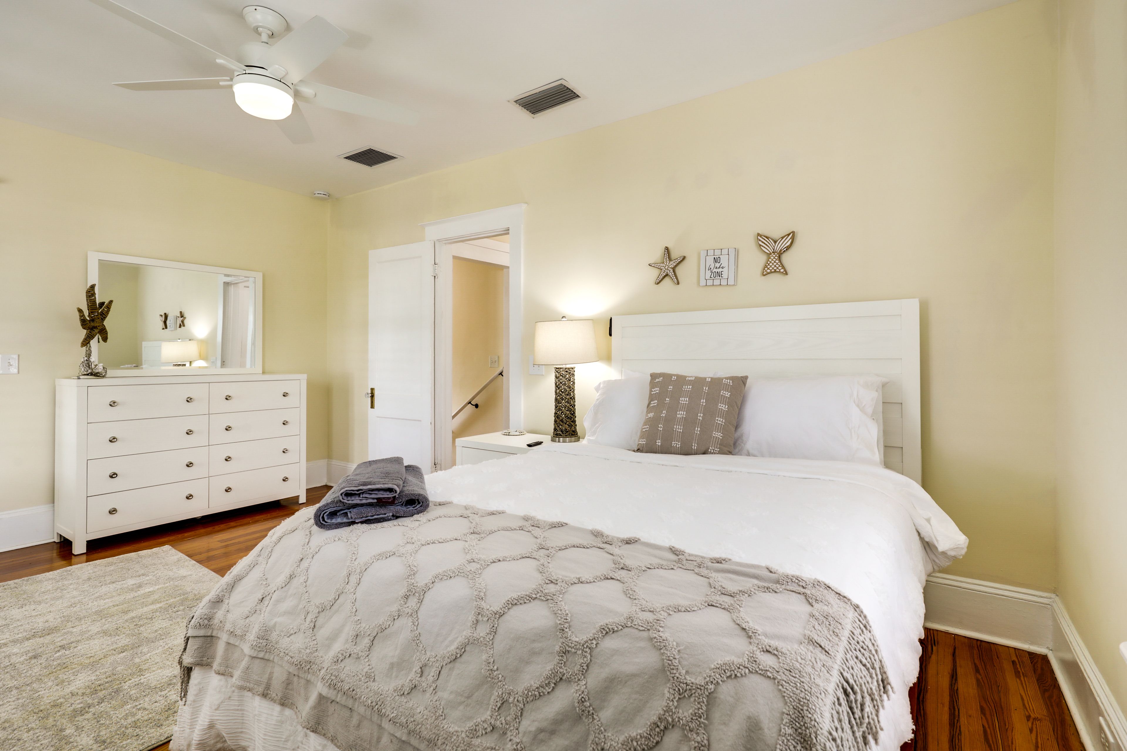 Bedroom 3 | Queen Bed