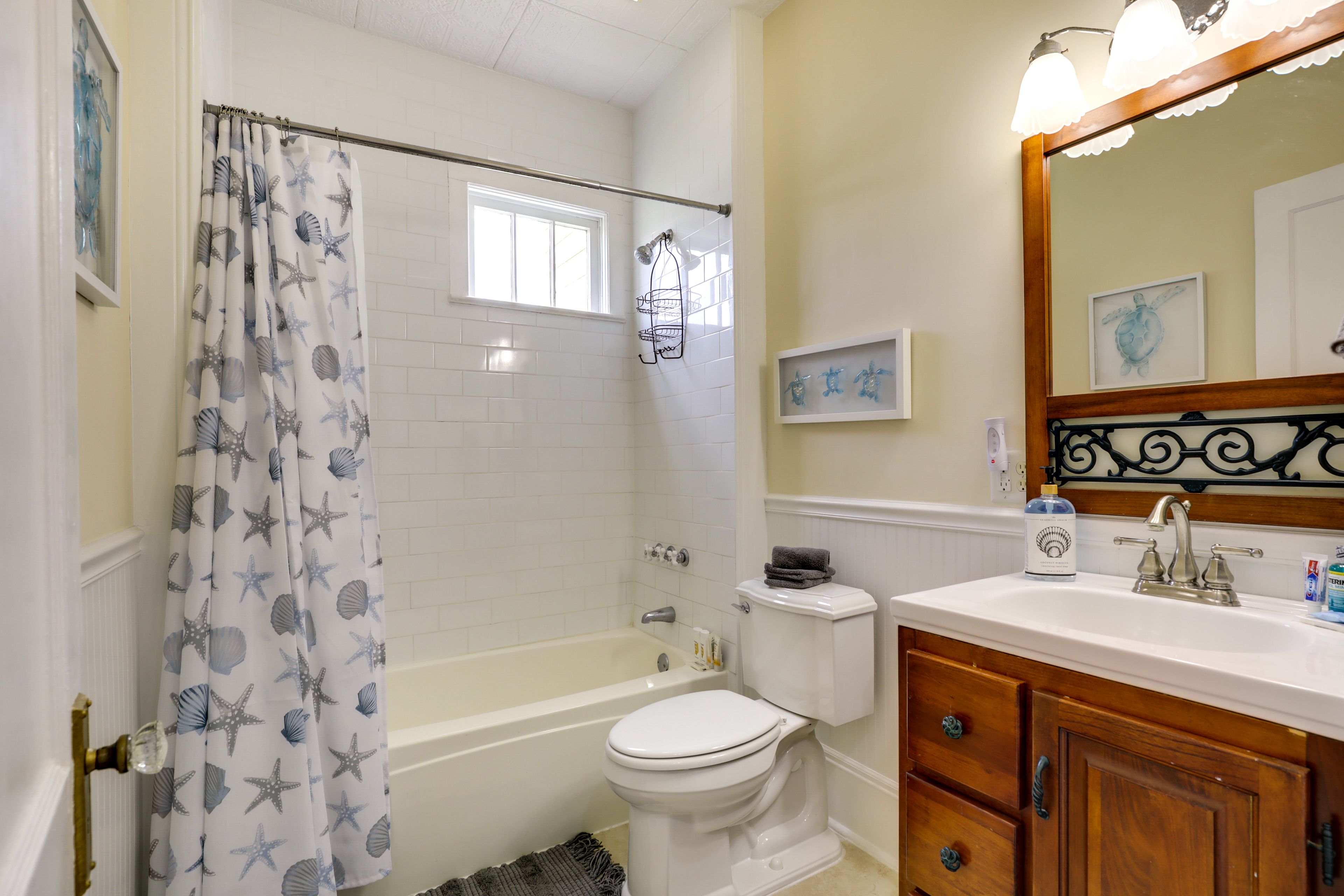 Full Bath | Complimentary Toiletries | Hair Dryer