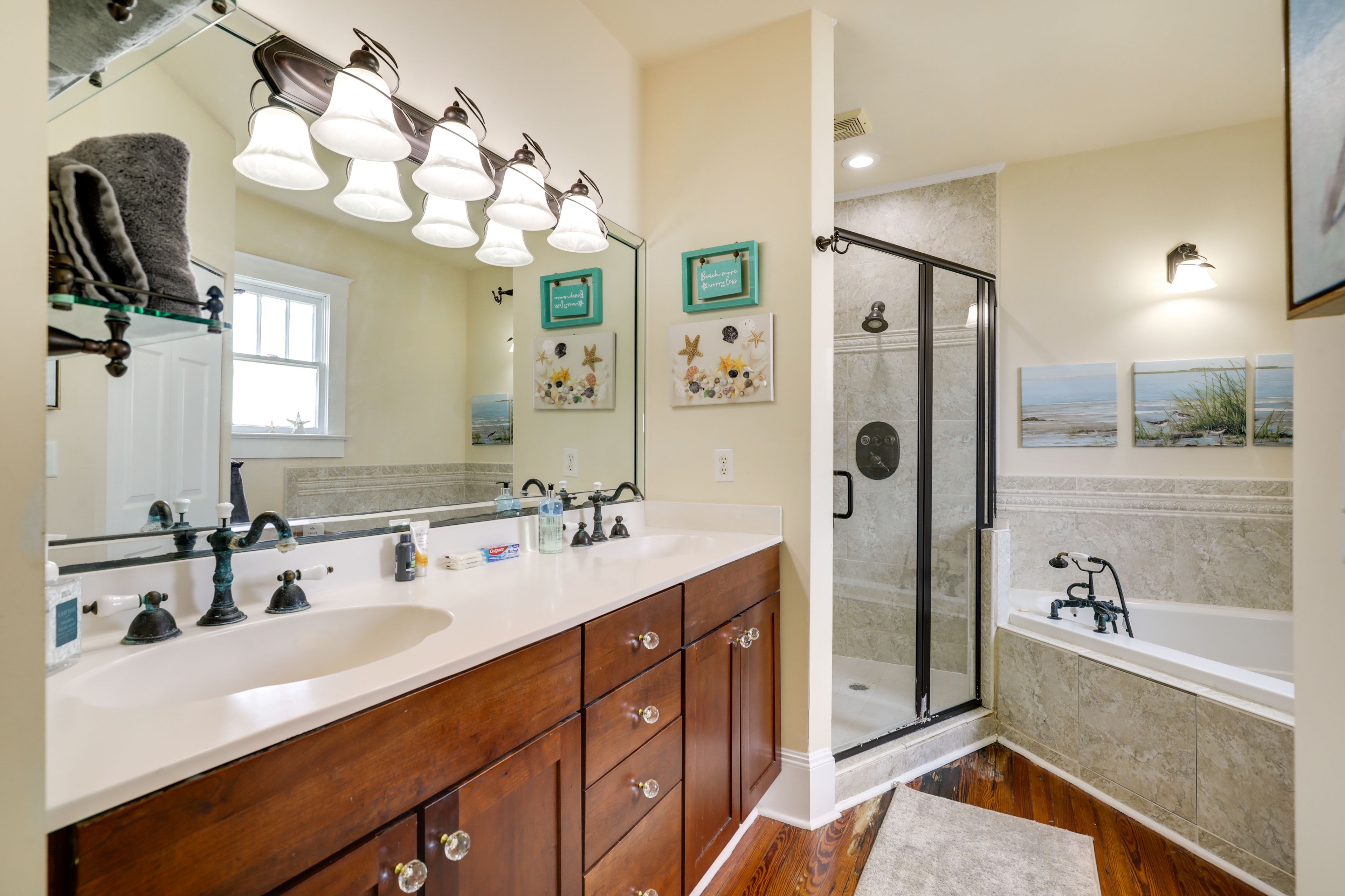 En-Suite Bathroom | Towels Provided