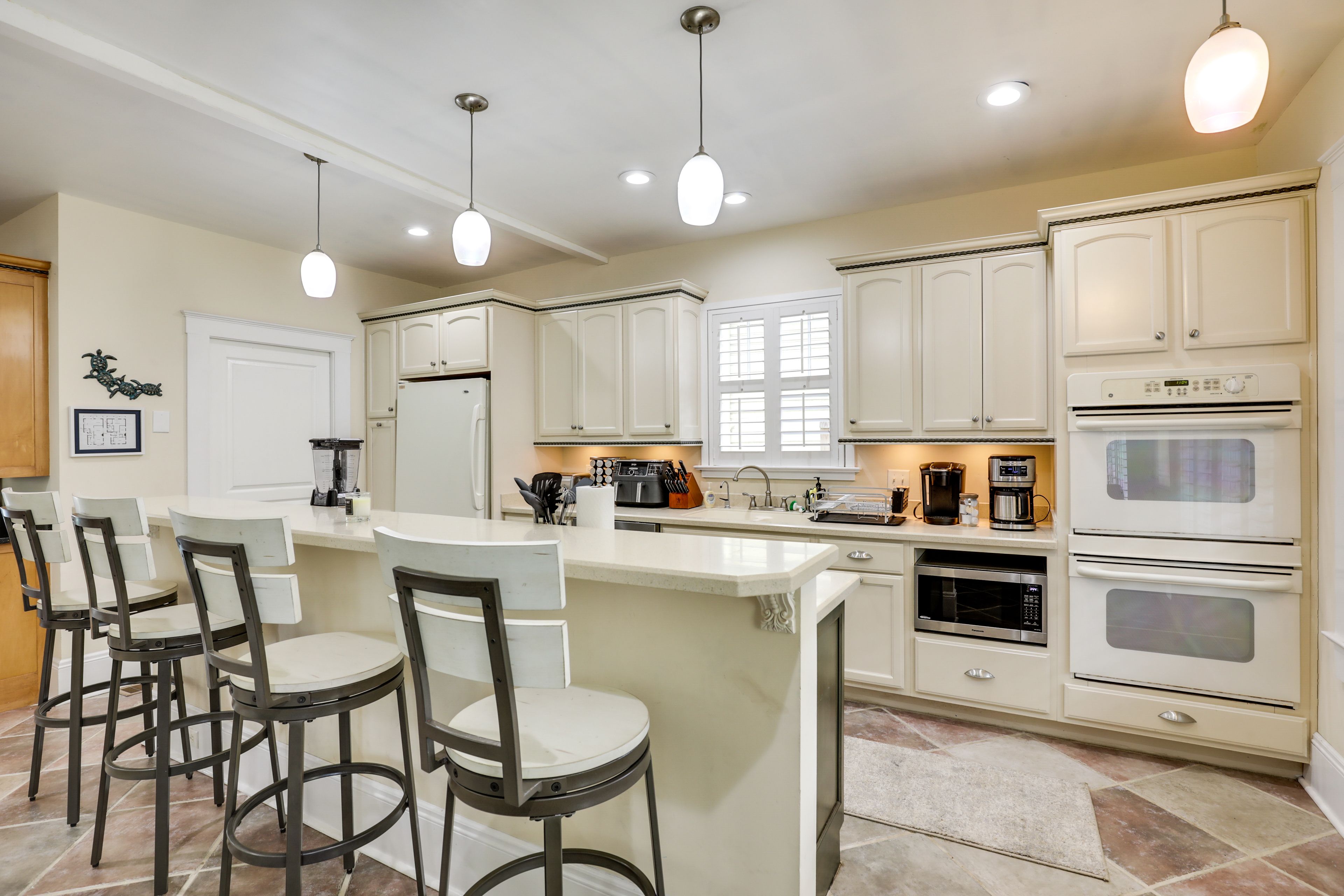 Kitchen | Crockpot | Blender | Toaster | Coffee Maker