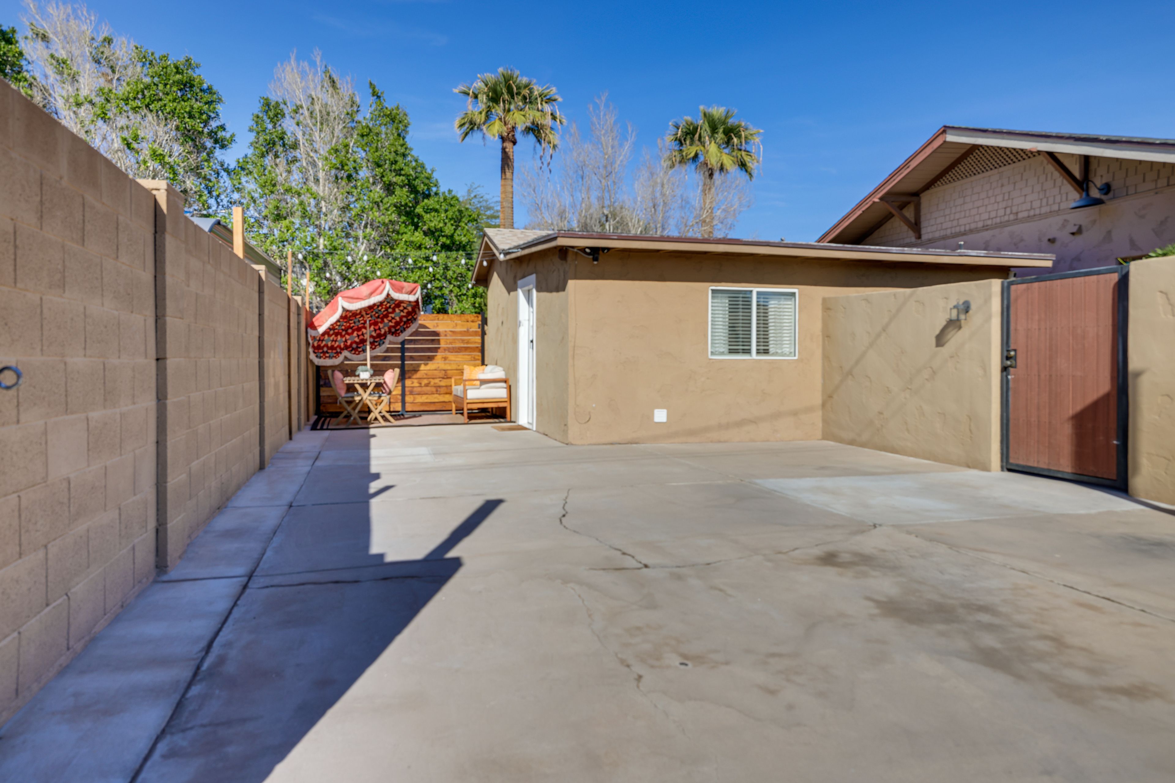 Parking | Driveway (2 Vehicles) | EV Charger