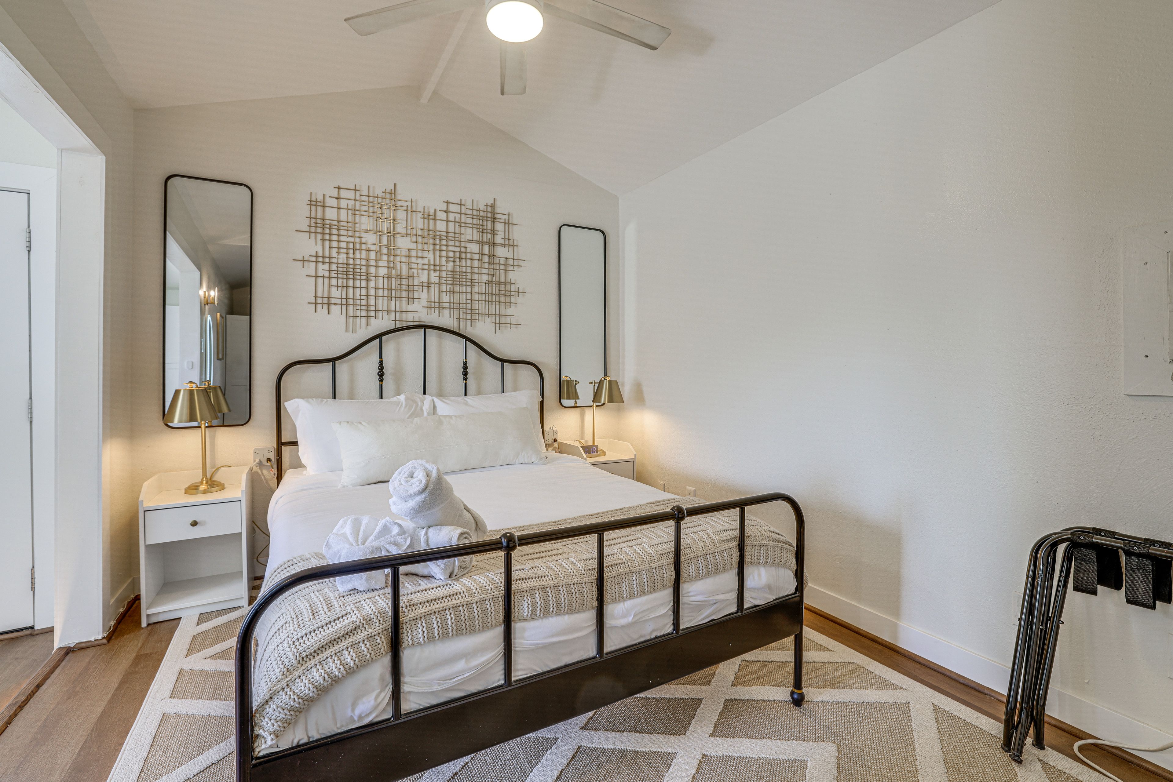 Studio | Queen Bed | Linens & Towels Provided