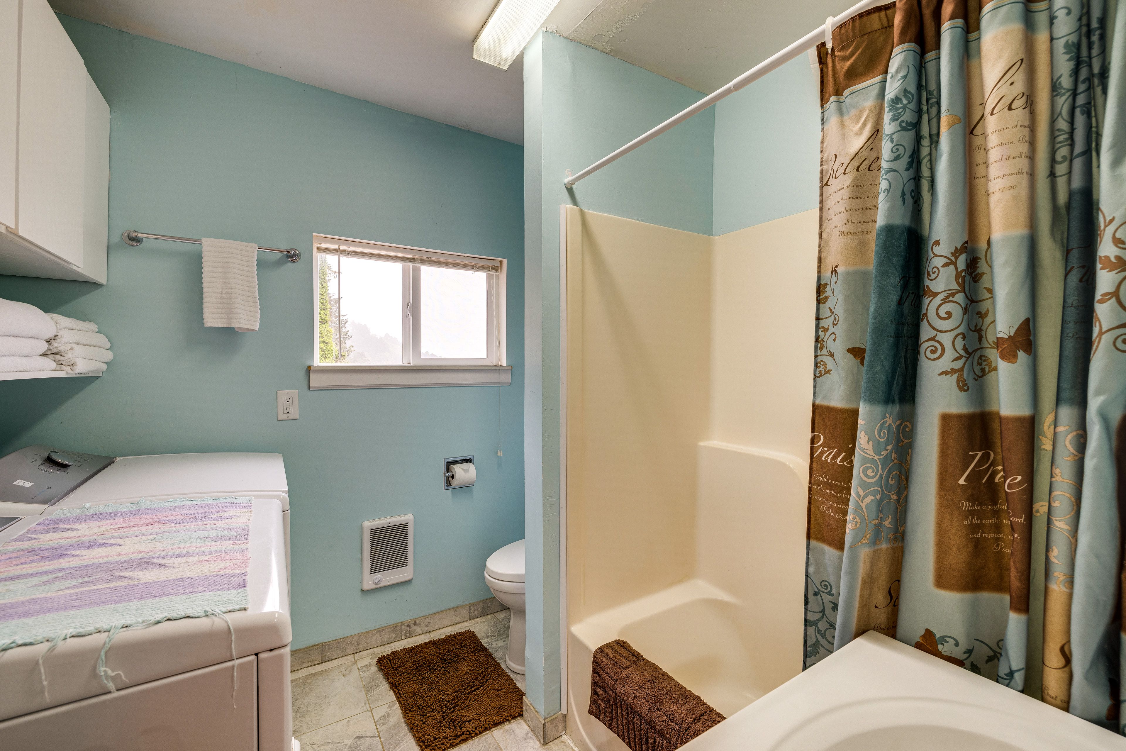Full Bathroom | Shower/Tub Combo | Washer & Dryer