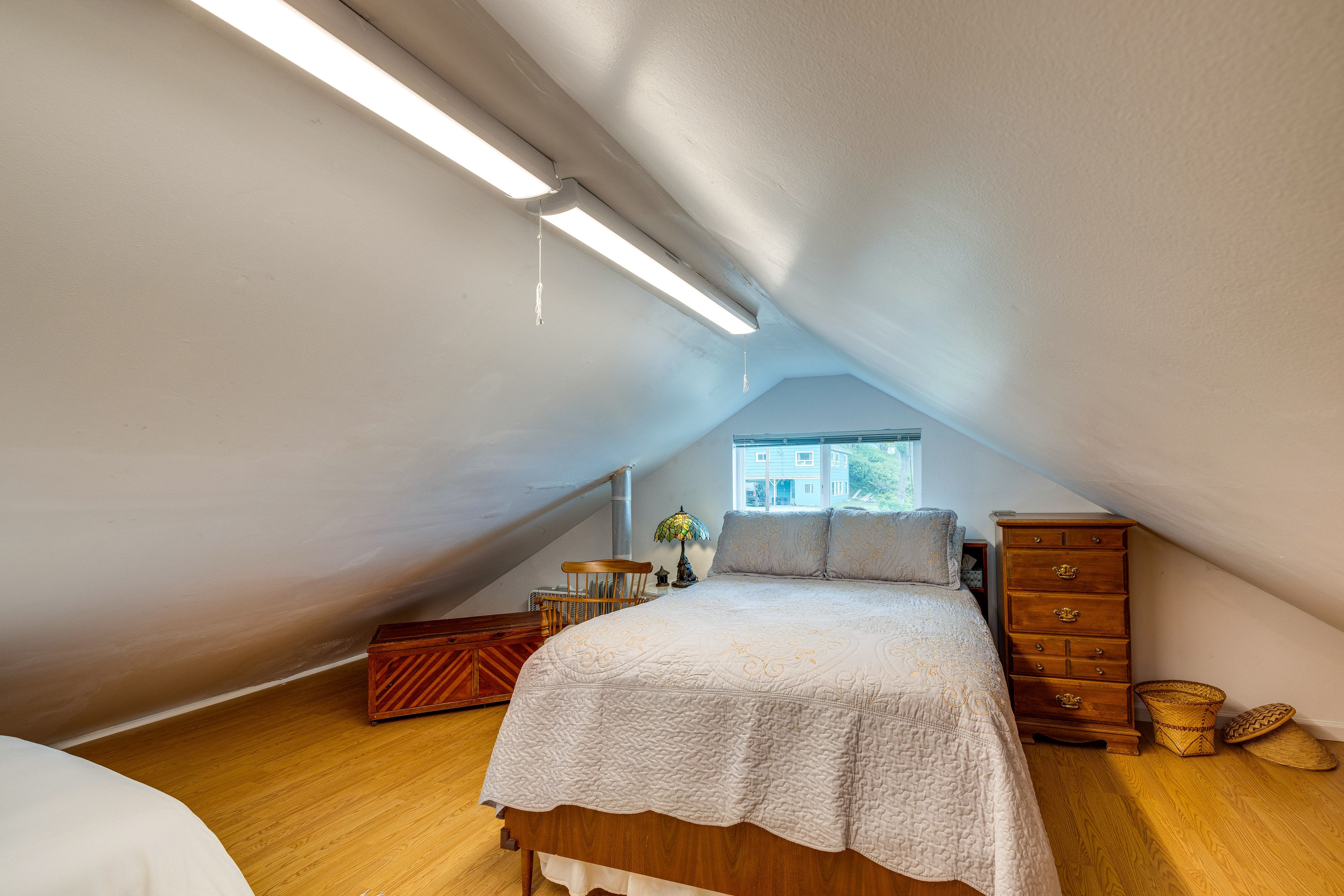 Bedroom 2 | Queen Bed | Twin Bed | 2nd Floor