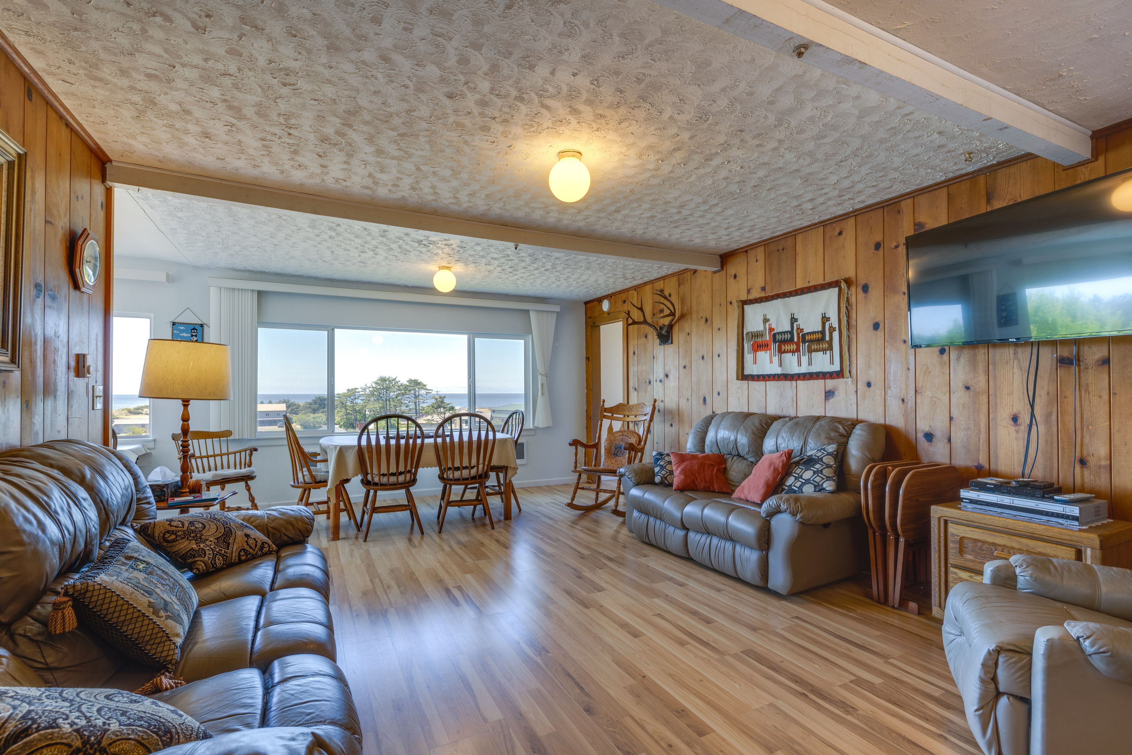Cloverdale Vacation Rental | 2BR + Loft | 1.5BA | Steps Required to Access