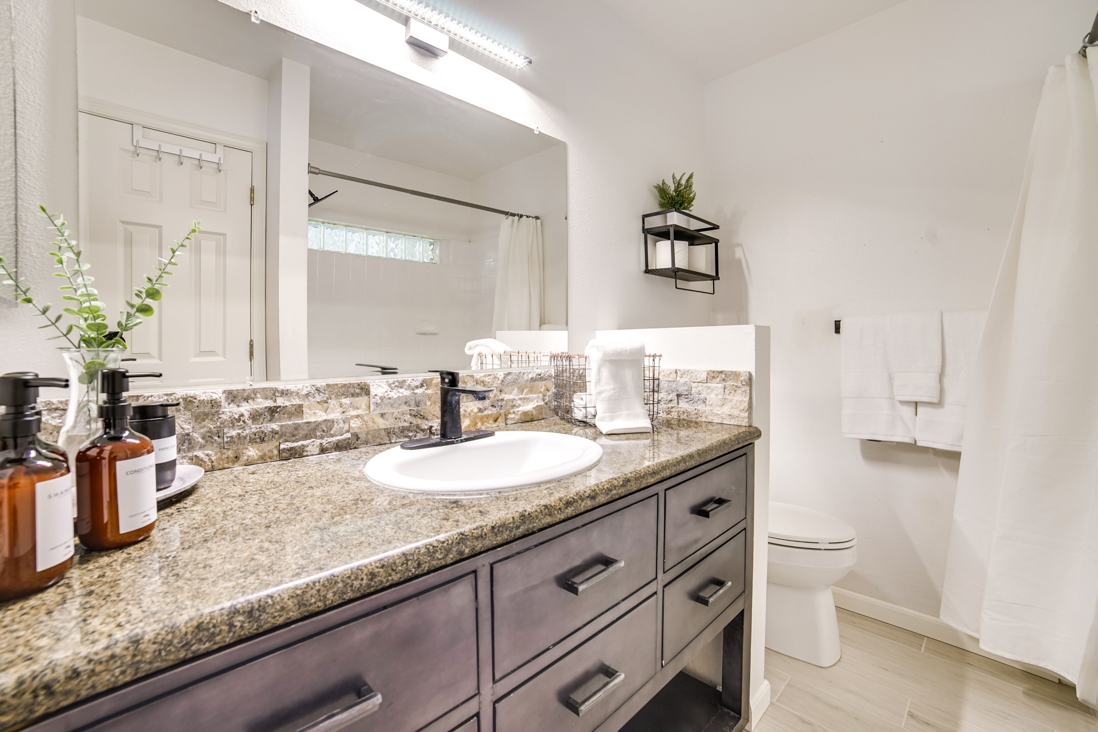 En-Suite Bathroom | Complimentary Toiletries