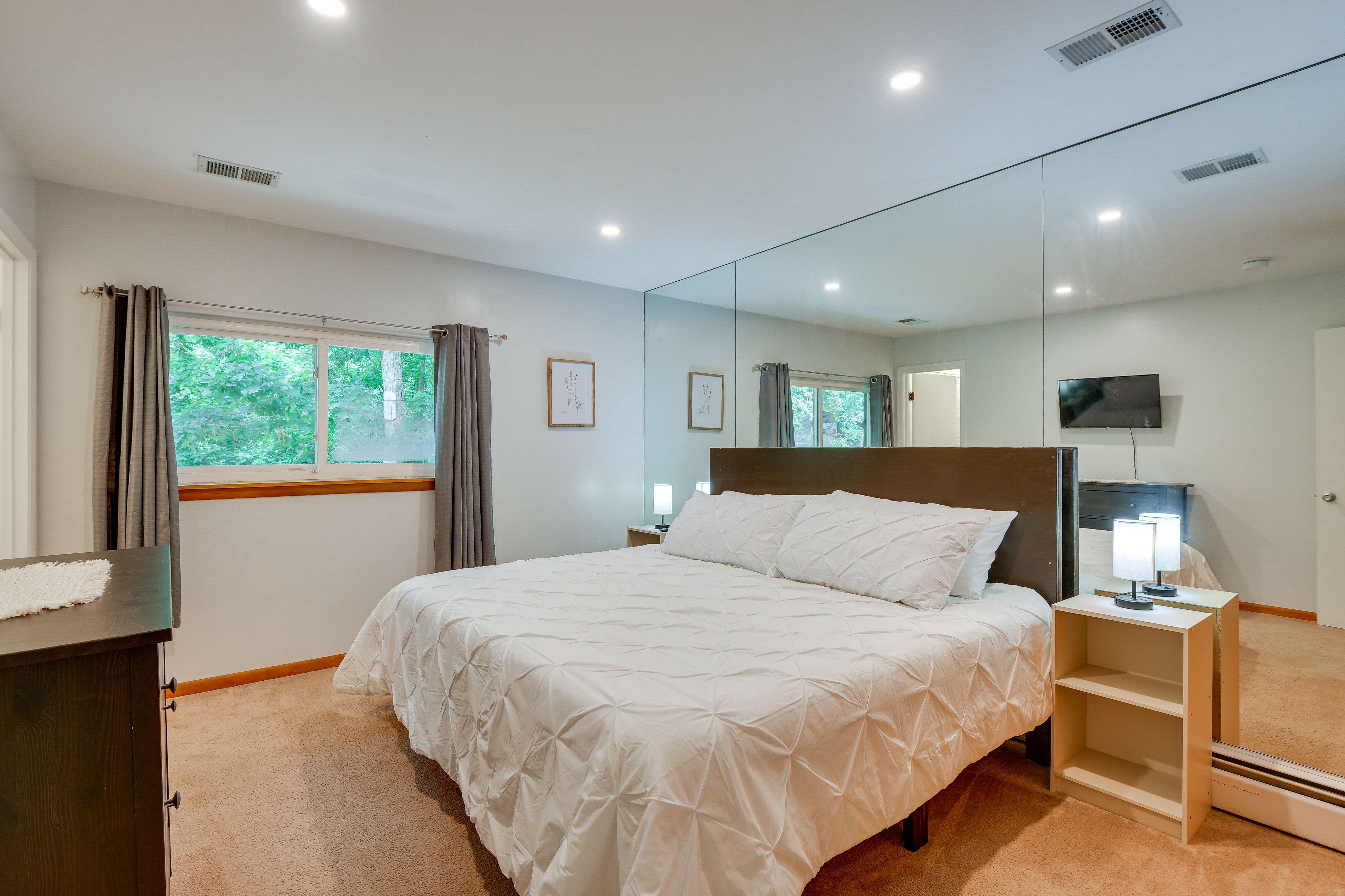 Bedroom 1 | King Bed | Linens & Towels | Smart TV | En-Suite Bathroom
