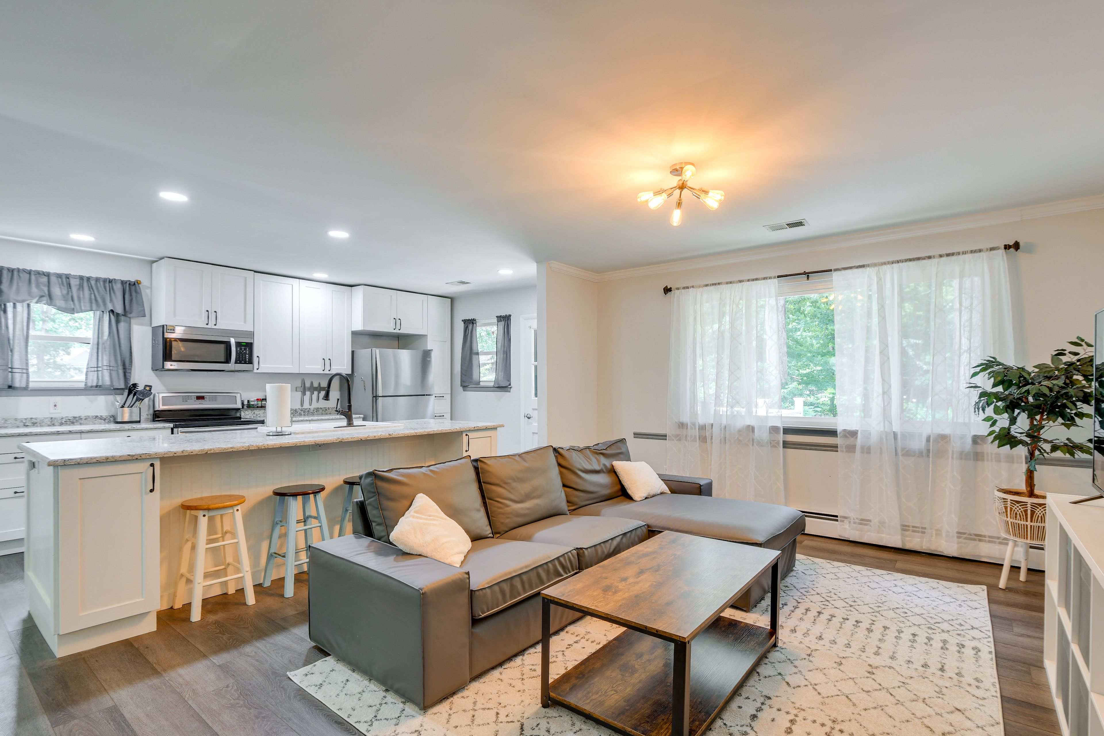 Living Room | Pet Friendly w/ Fee