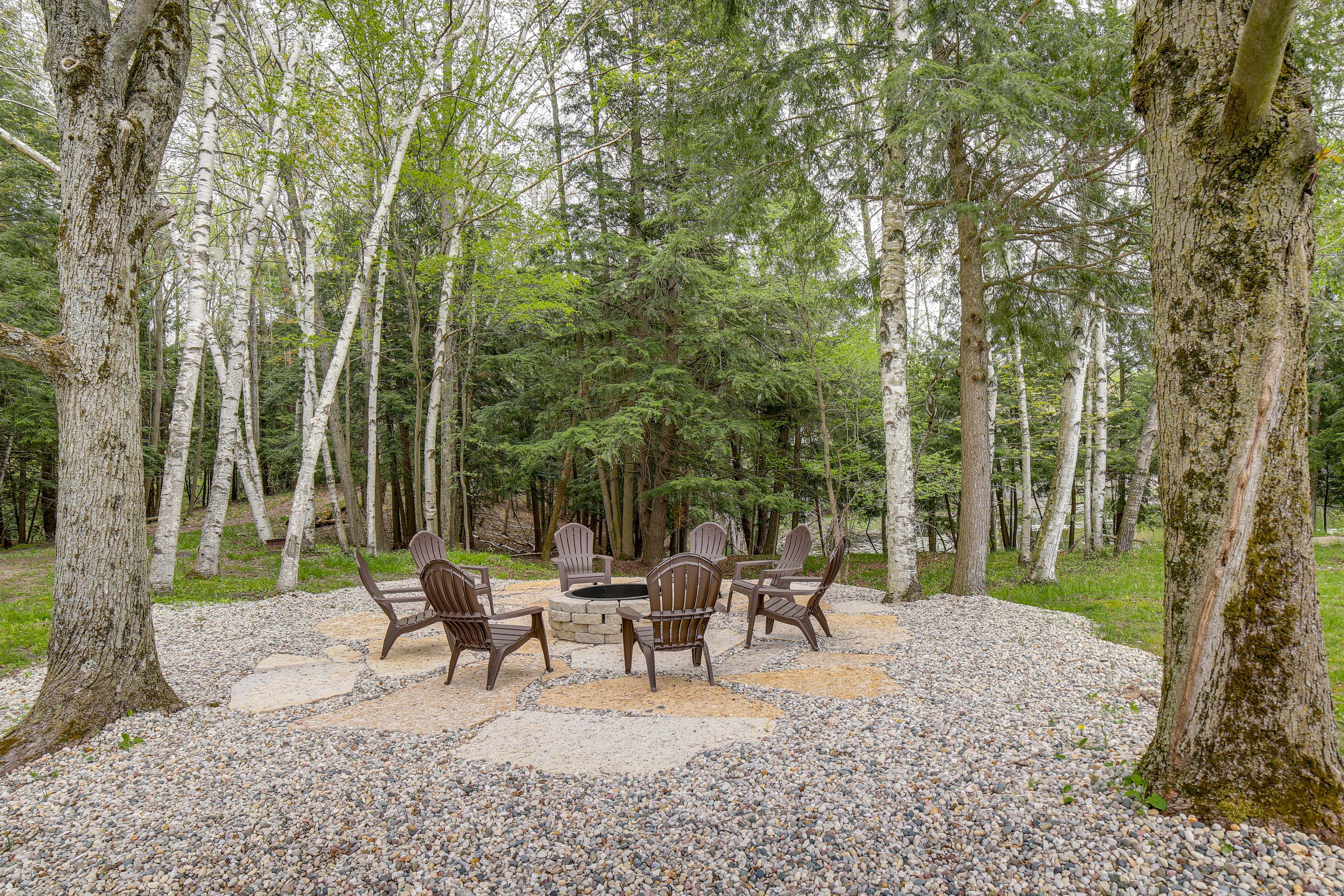Cottage Exterior | Wood-Burning Fire Pit