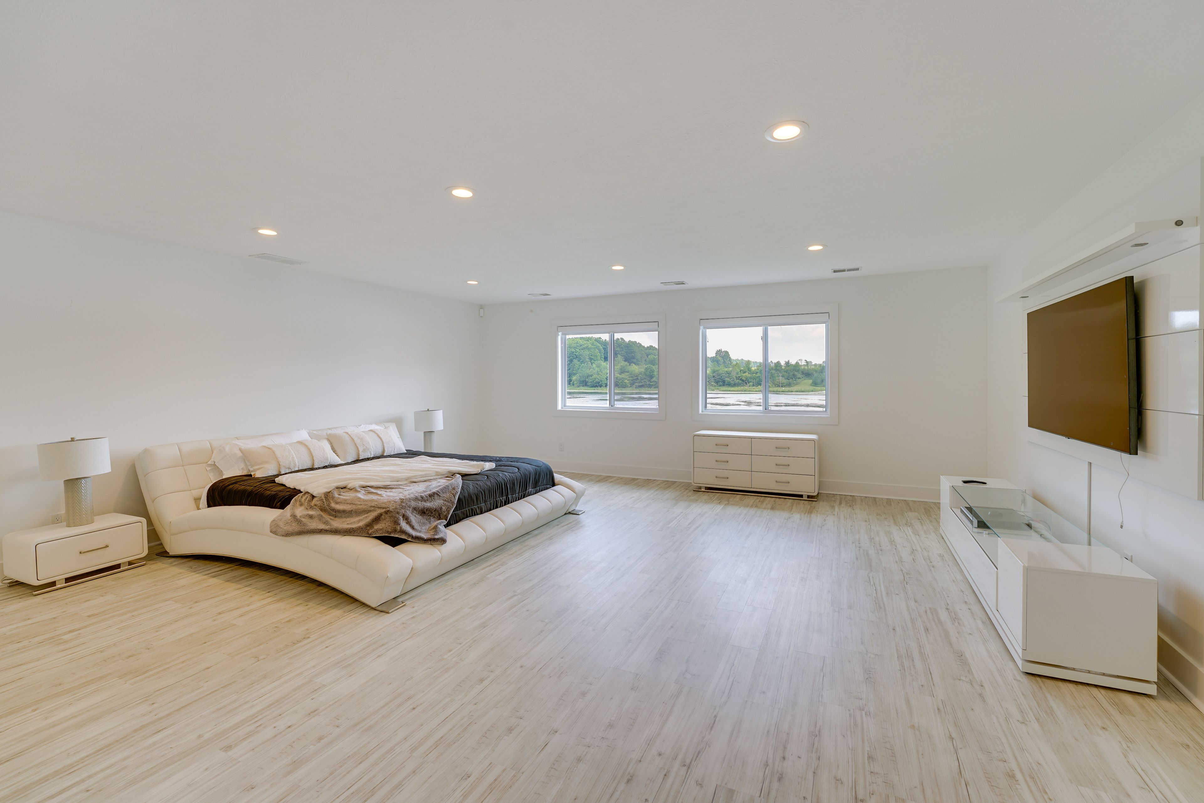 Bedroom 1 | King Bed | Smart TV