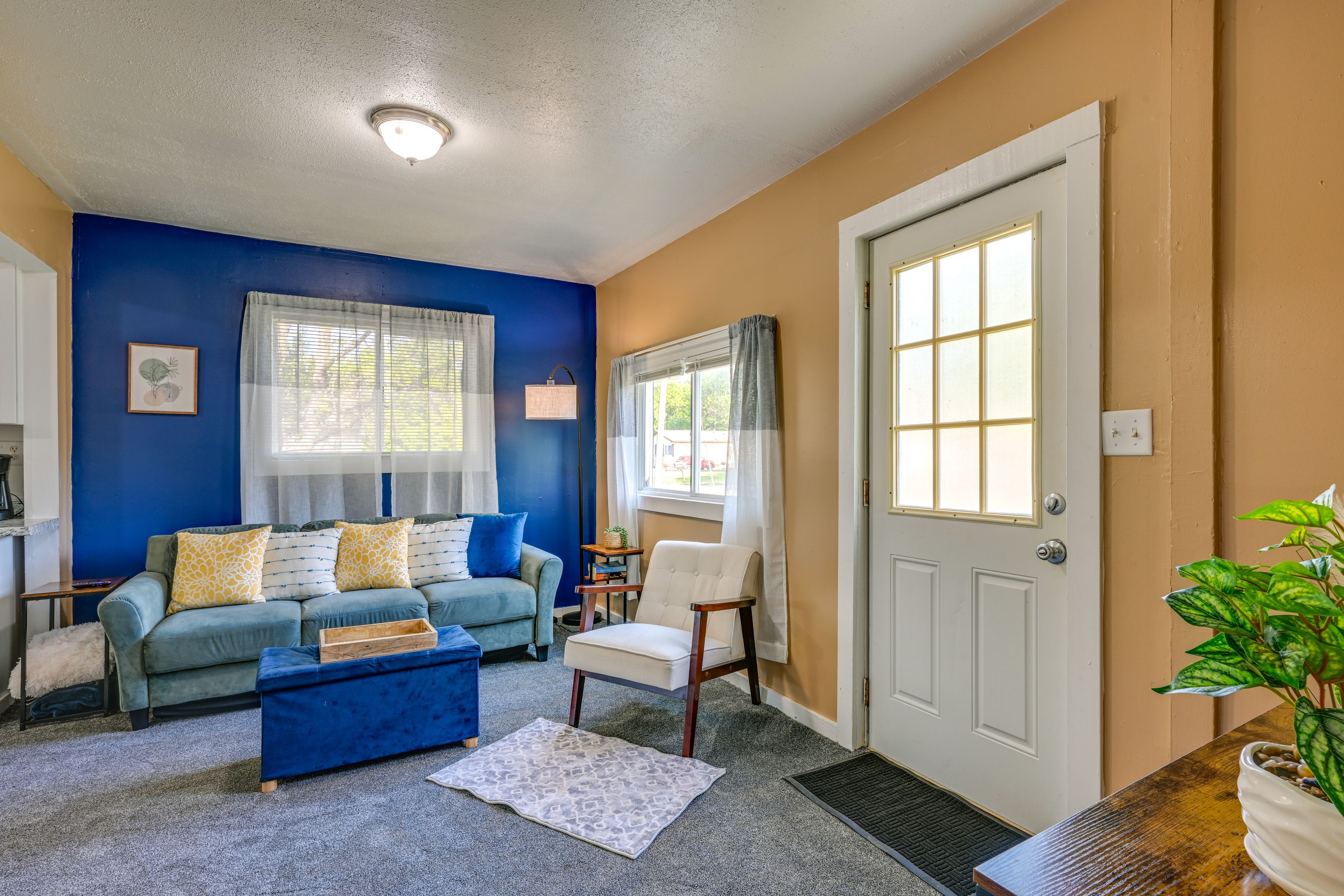 Living Room | Free WiFi | Central Heat | Smart TV