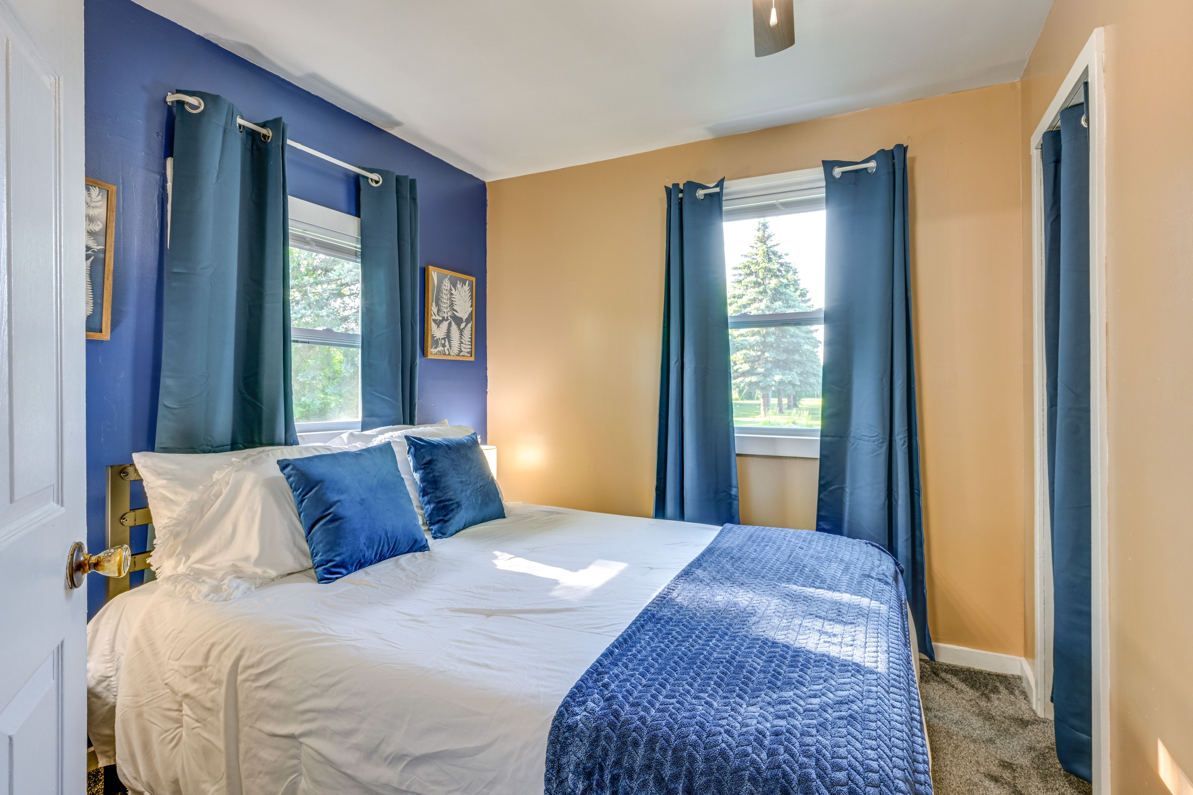 Bedroom 2 | Queen Bed