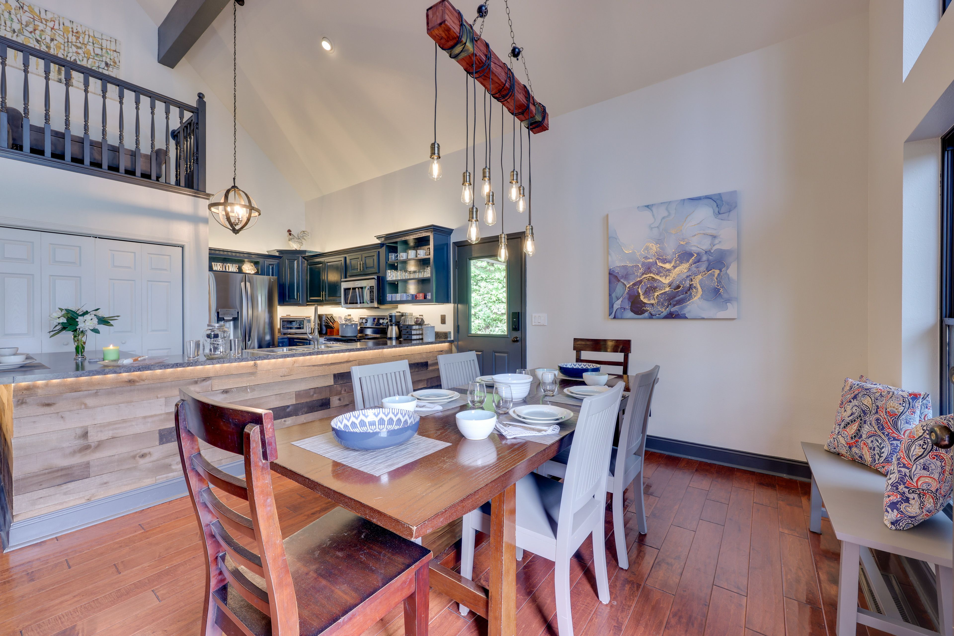 Dining Room | Dishware/Flatware Provided