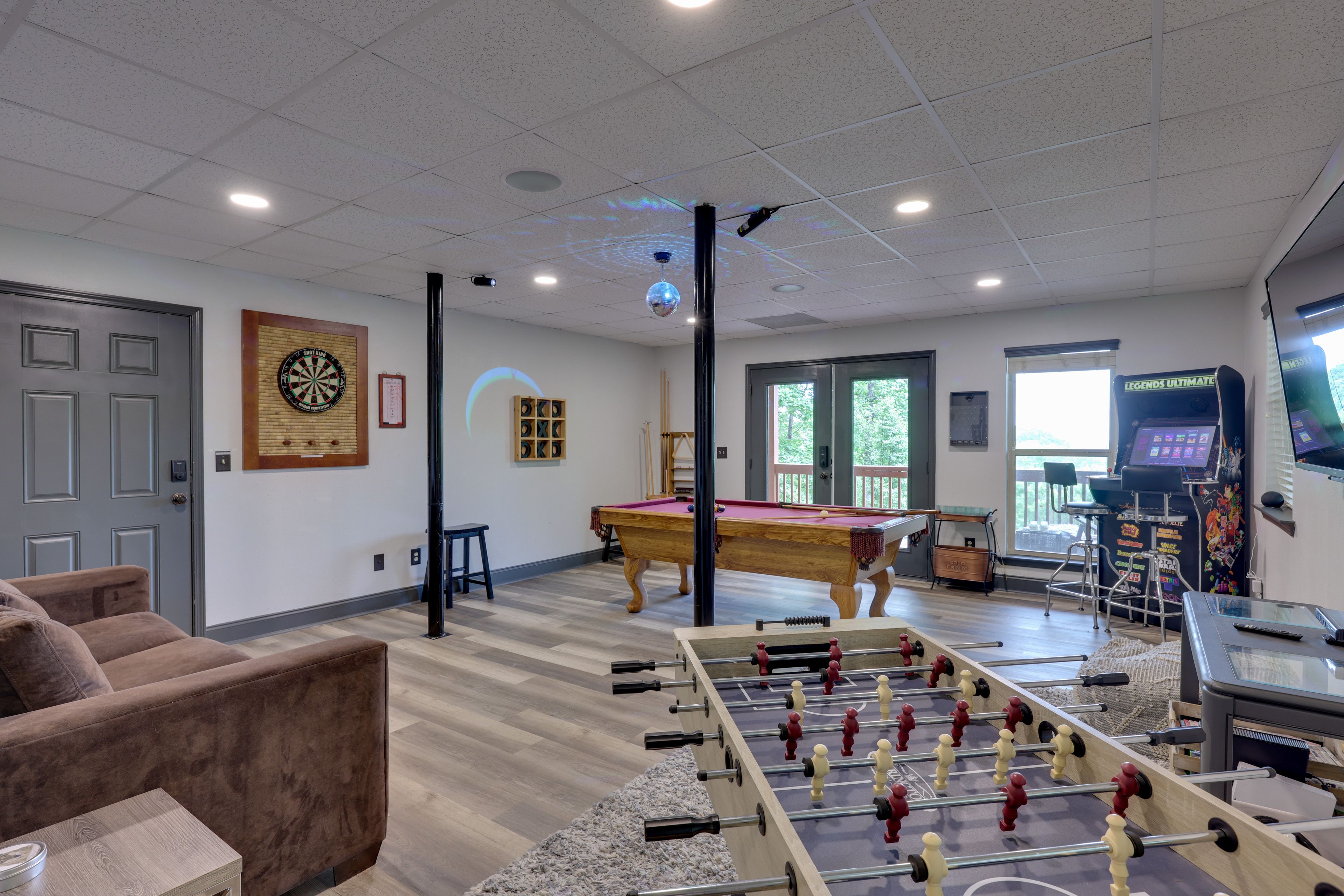 Game Room | Full Sleeper Sofa | Smart TV | Video Games