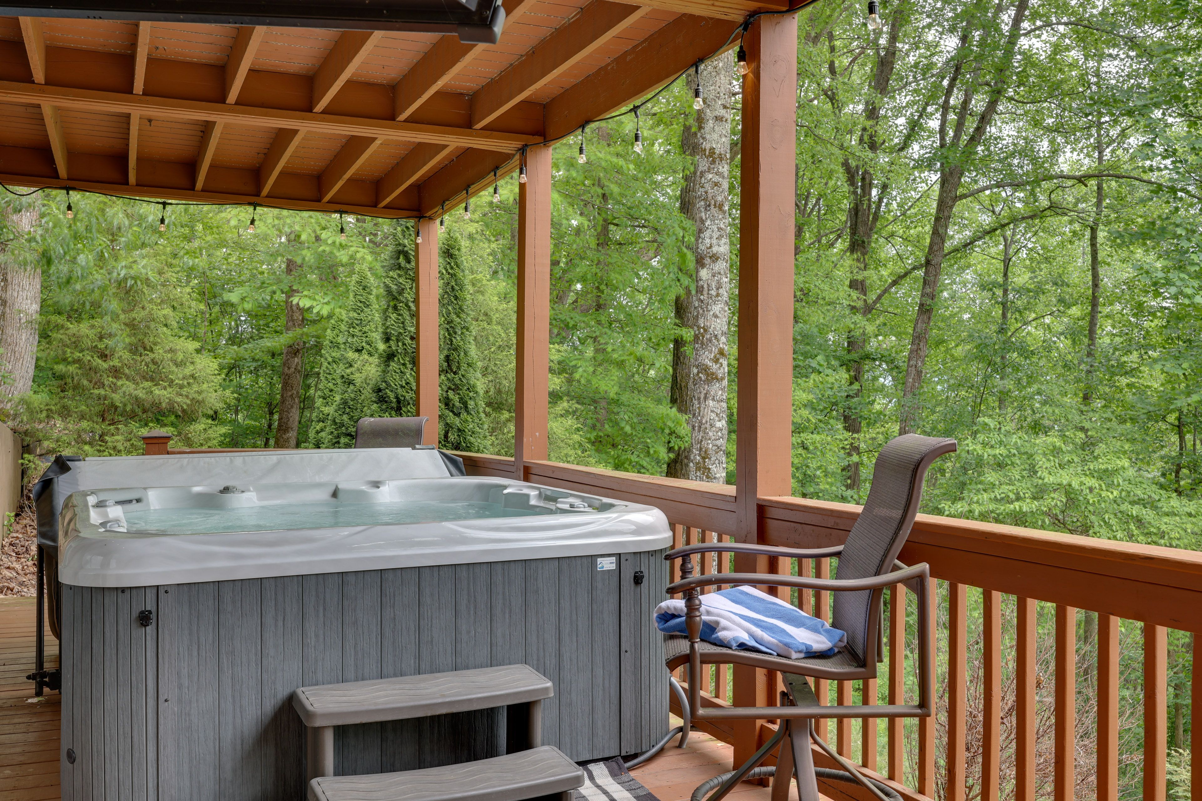 Lower Deck | Hot Tub | Smart TV