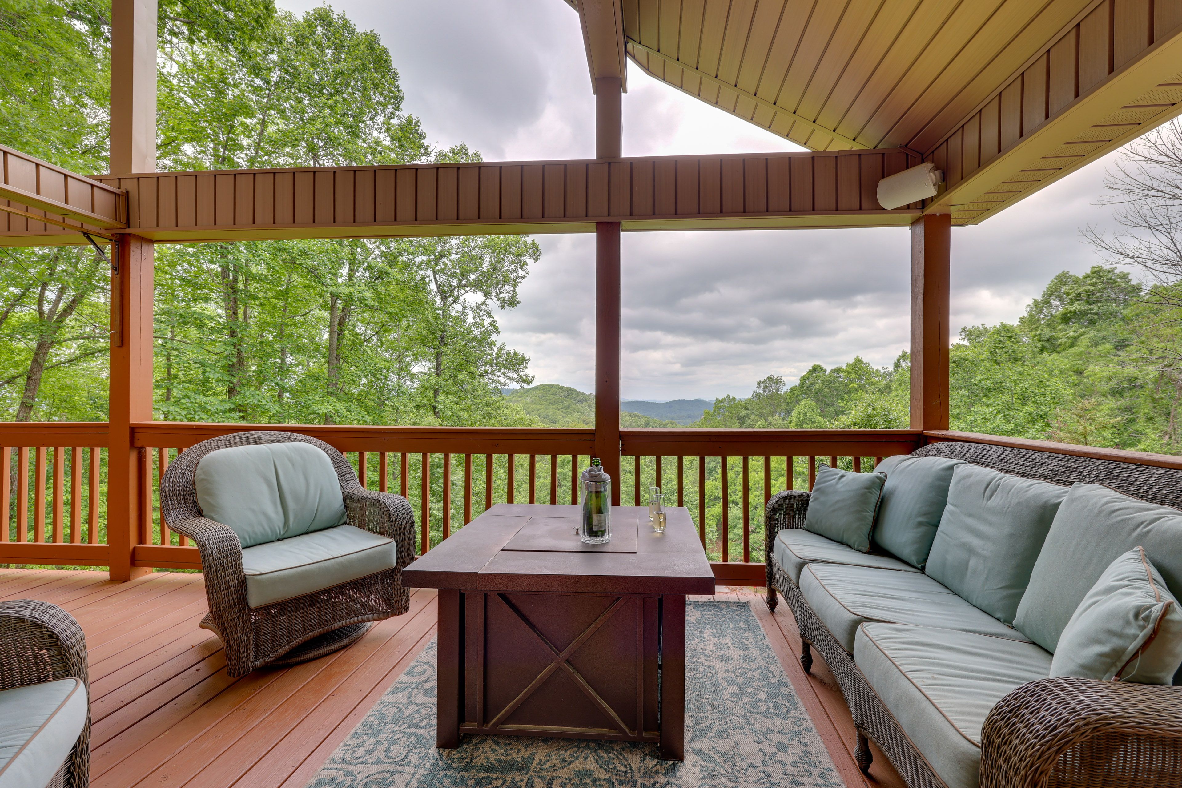 Upper Deck | Fire Table | Outdoor Dining Table