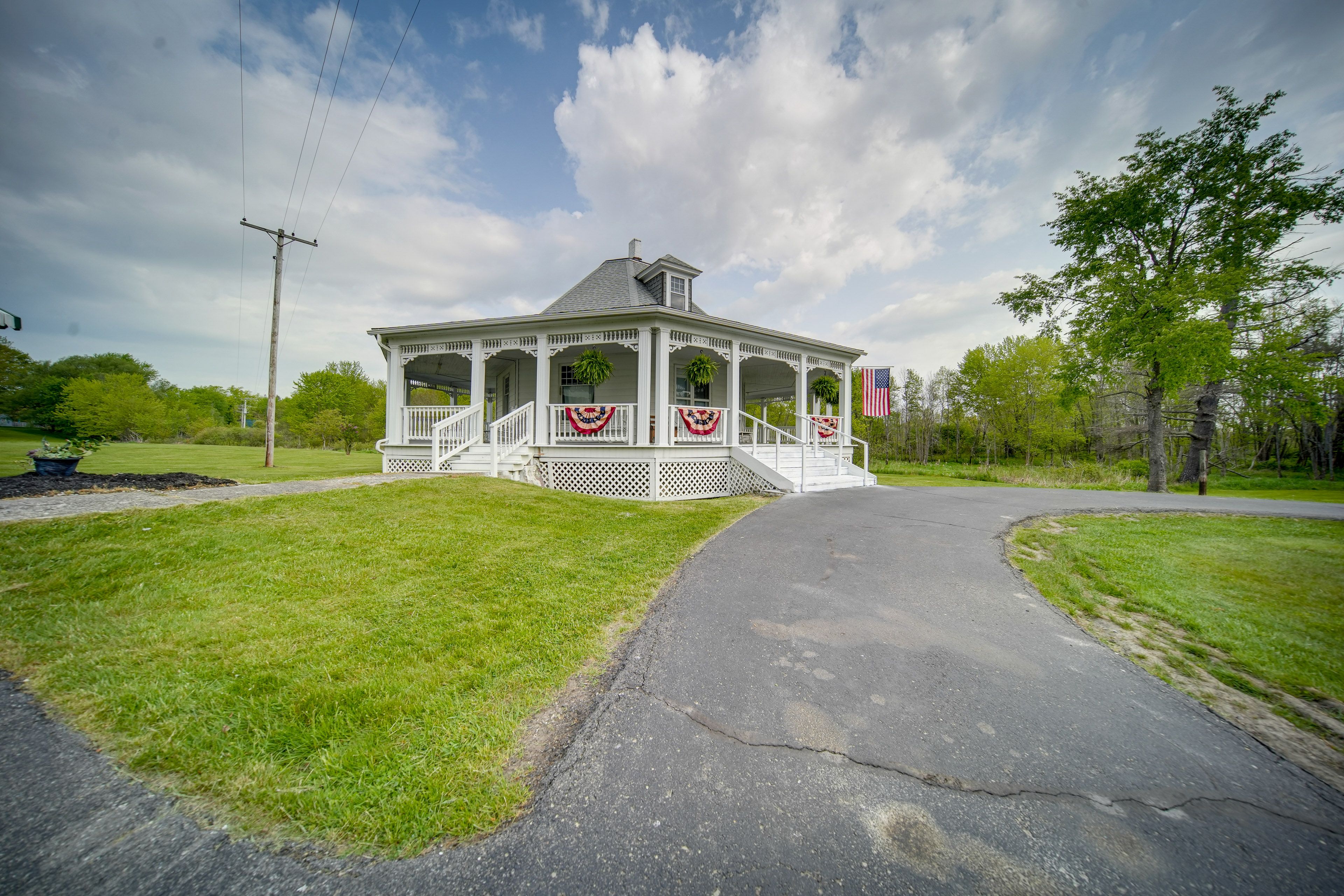 Historical Magnesia Spring House On-Site