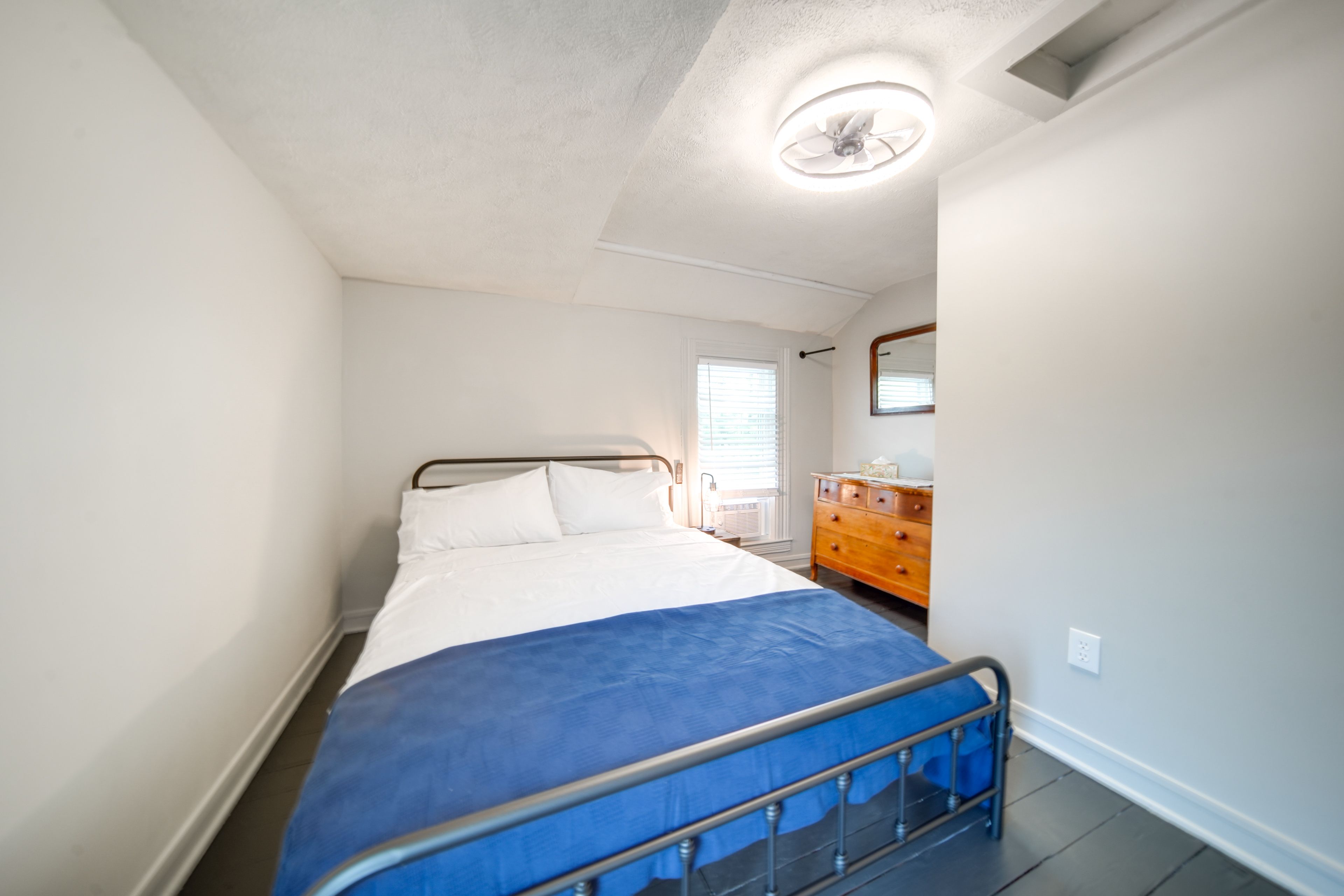 Bedroom 2 | Queen Bed