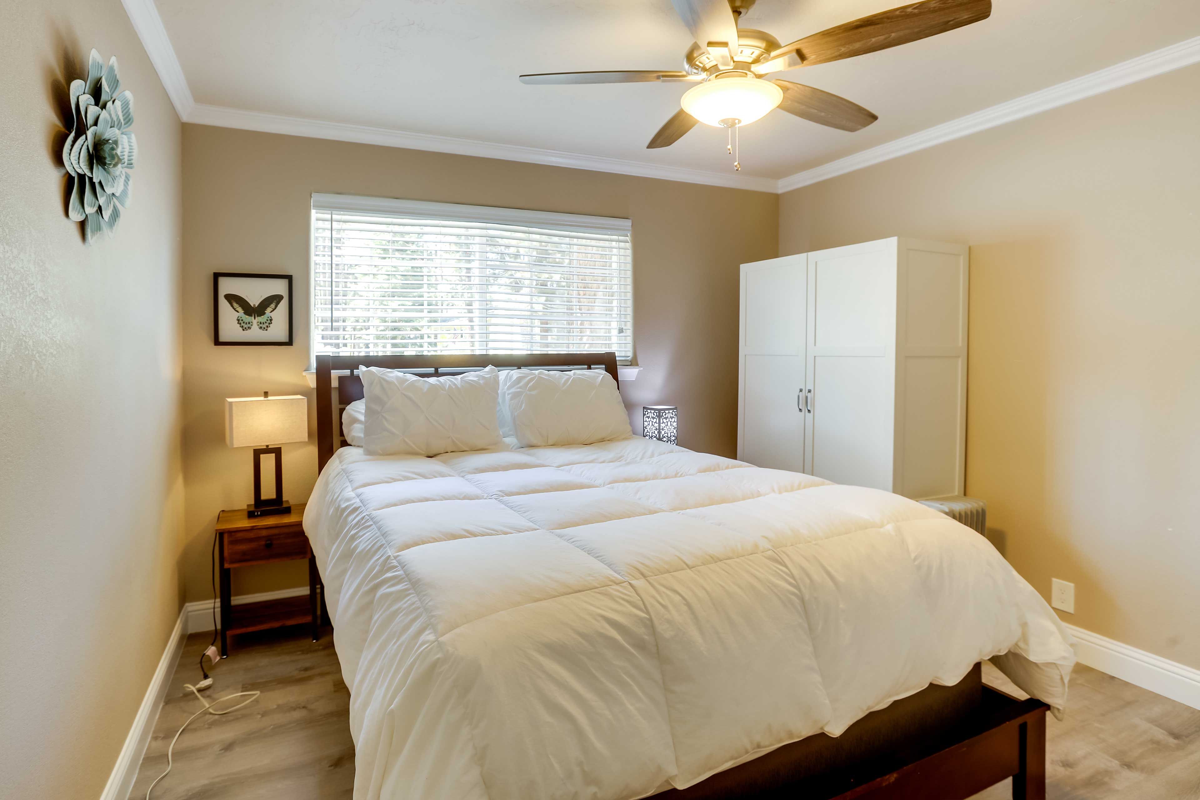Bedroom 1 | Queen  Bed