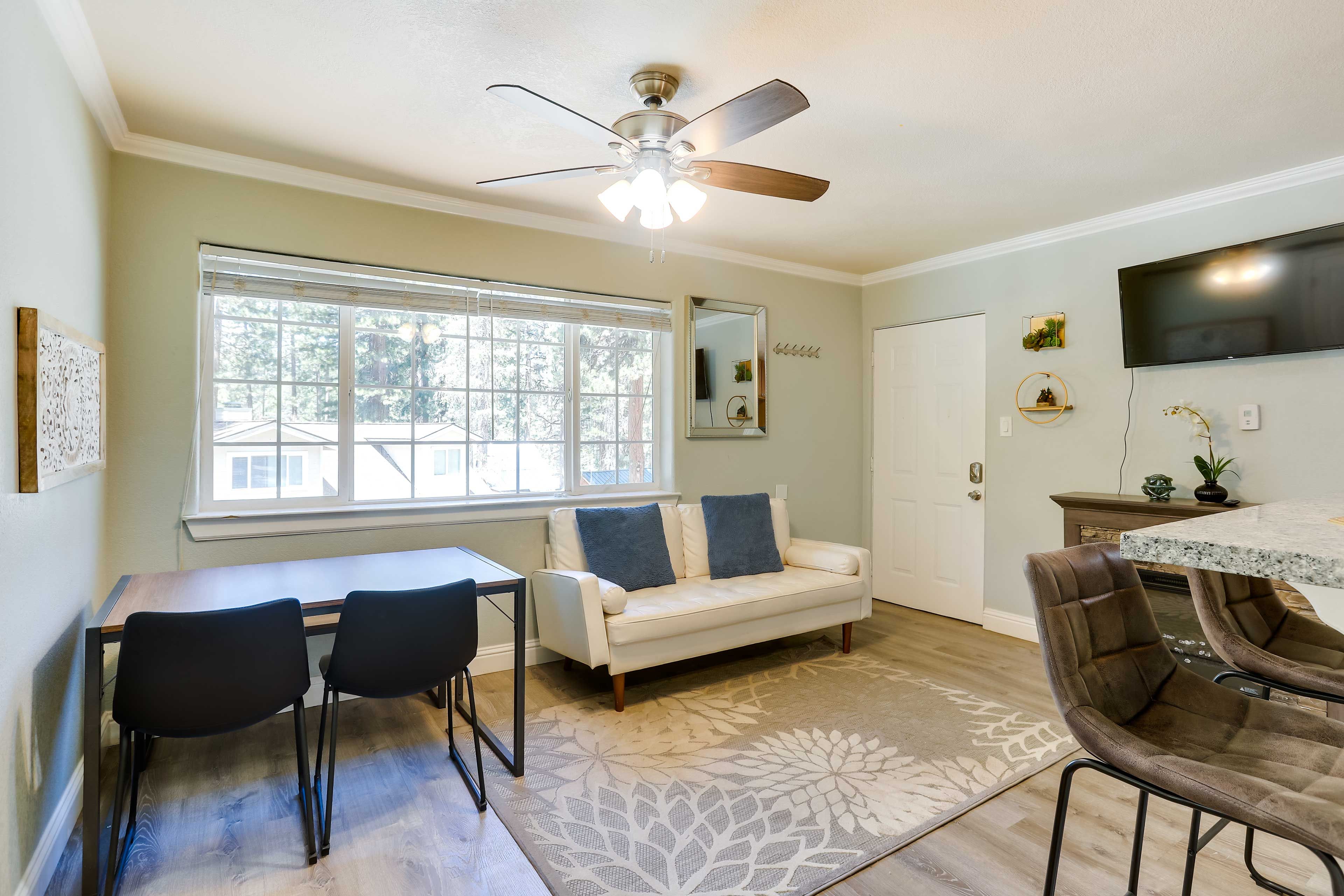 Living Room | Smart TV | Dining Table