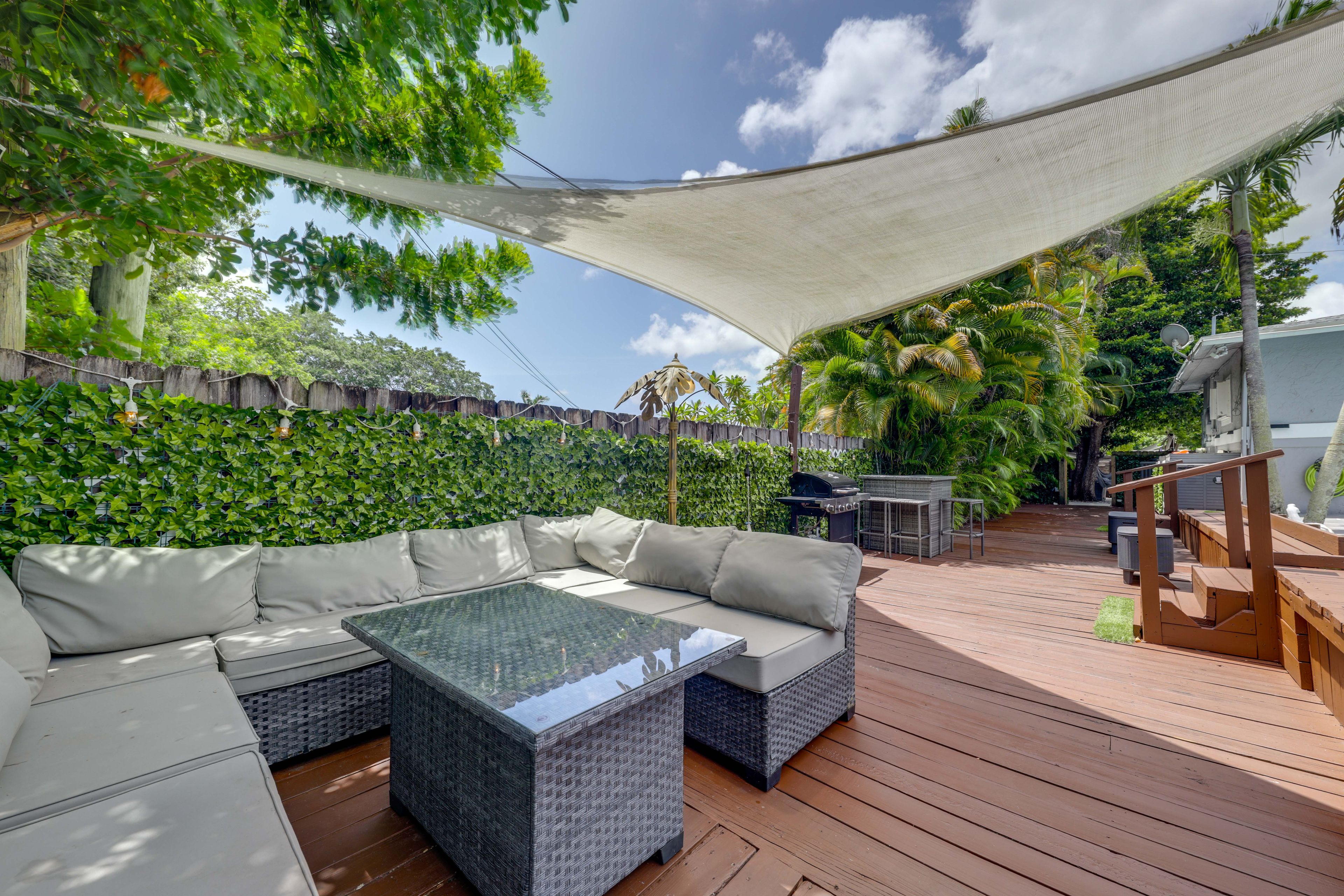 Deck | Gas Grill | Dining Areas | Lounge Seating