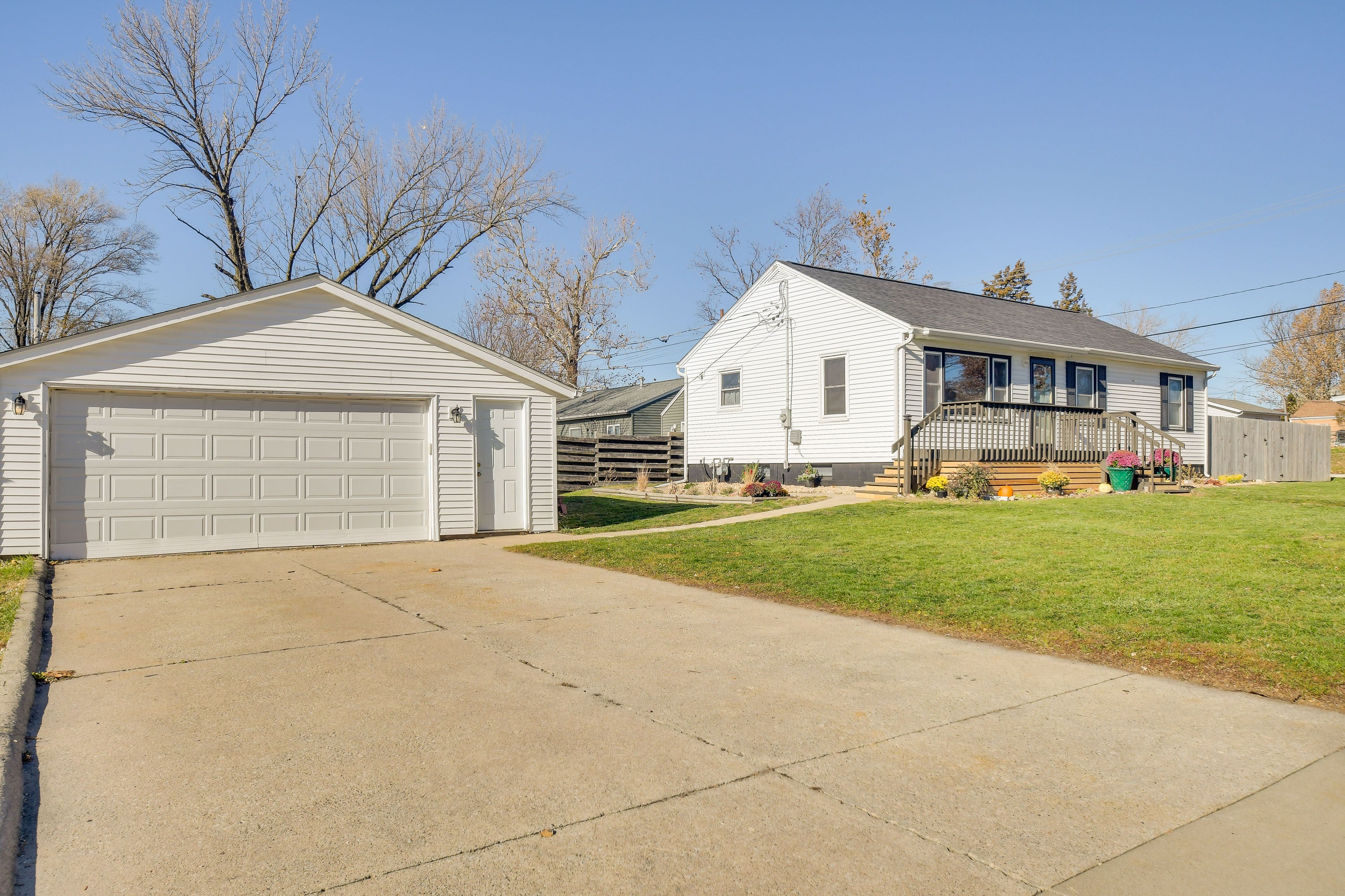 Parking | Driveway (2 Vehicles) | Free Street Parking | No Garage Access
