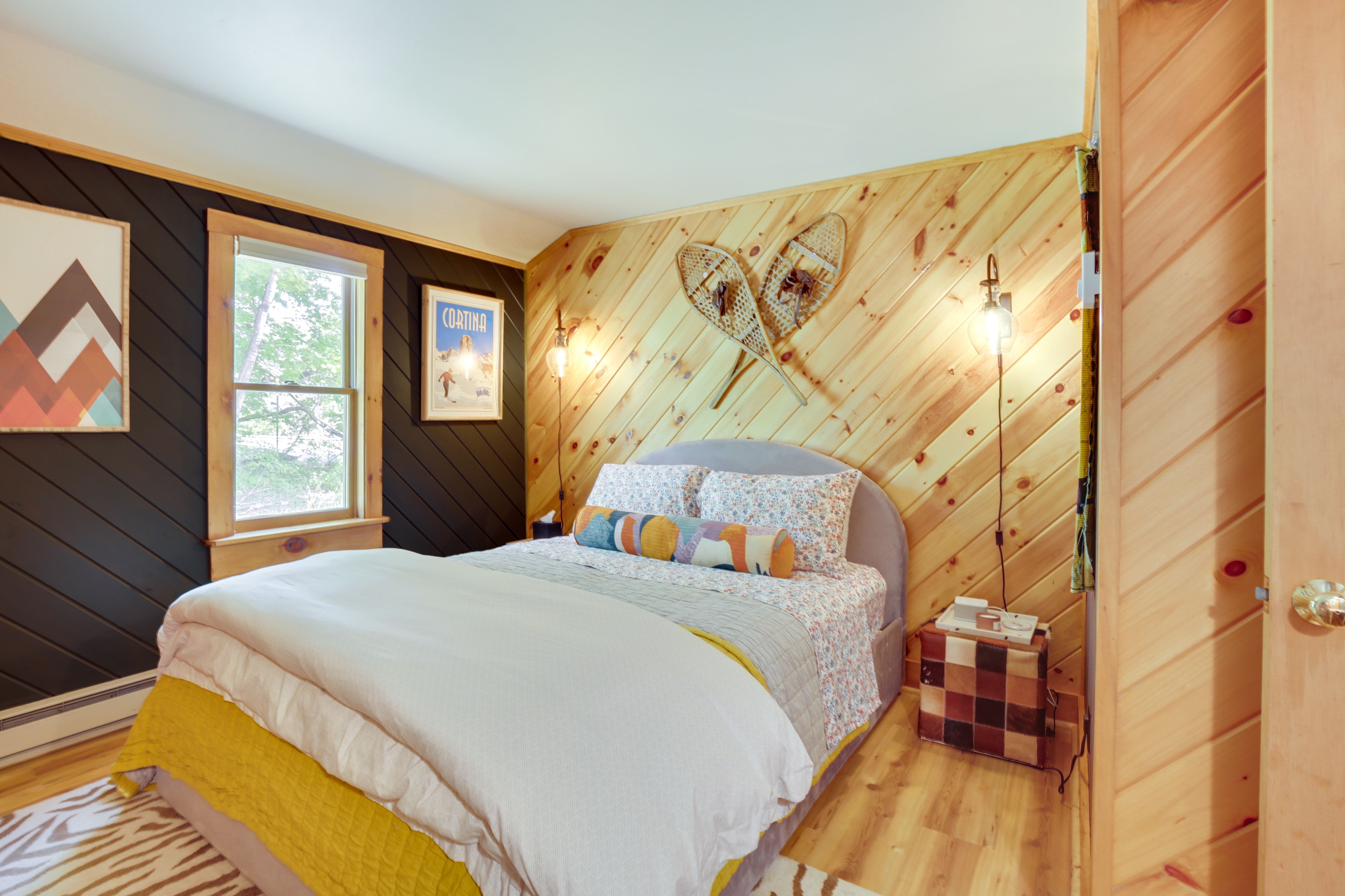 Bedroom 3 | Queen Bed