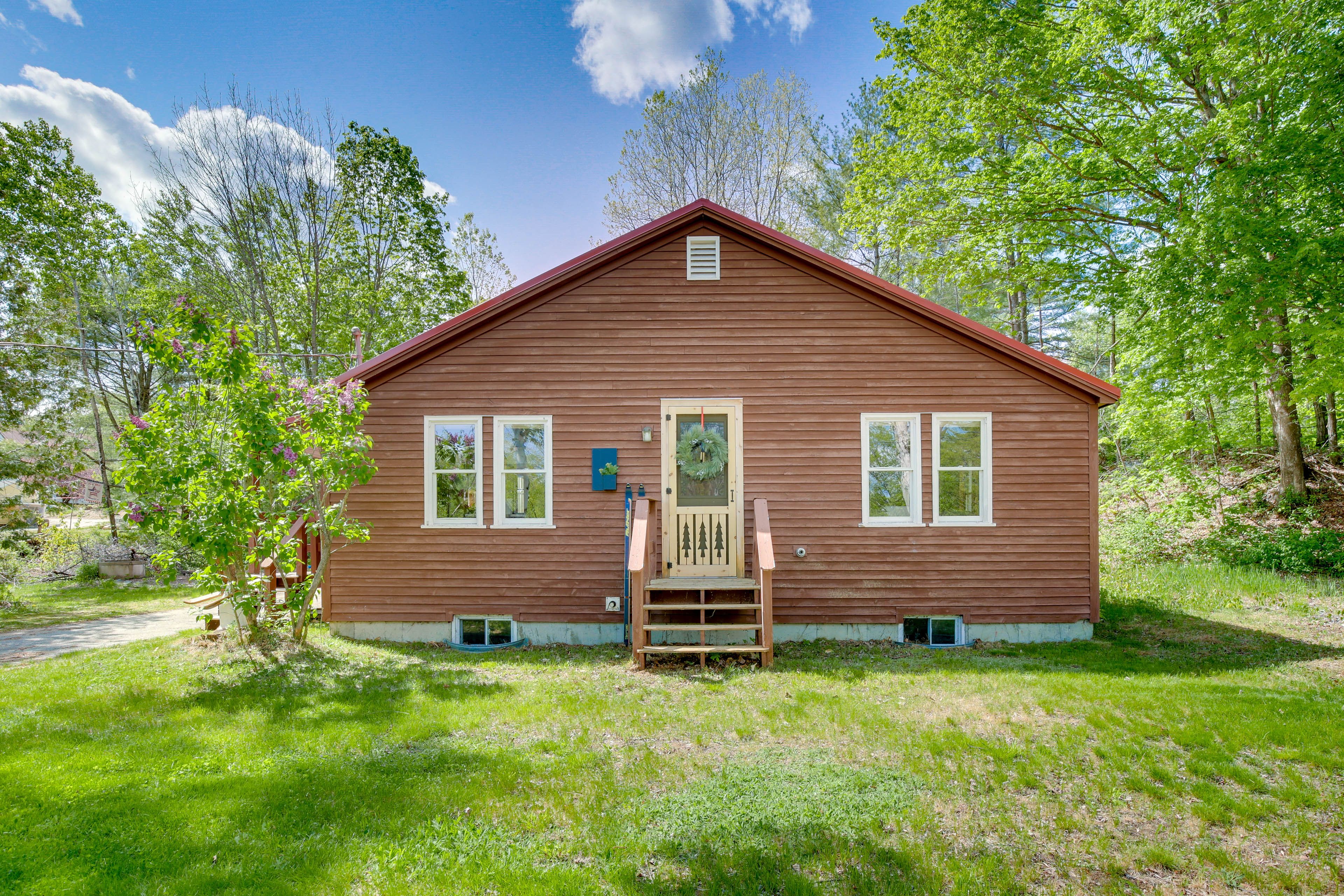 Cabin Exterior | Driveway Parking (4 Vehicles)