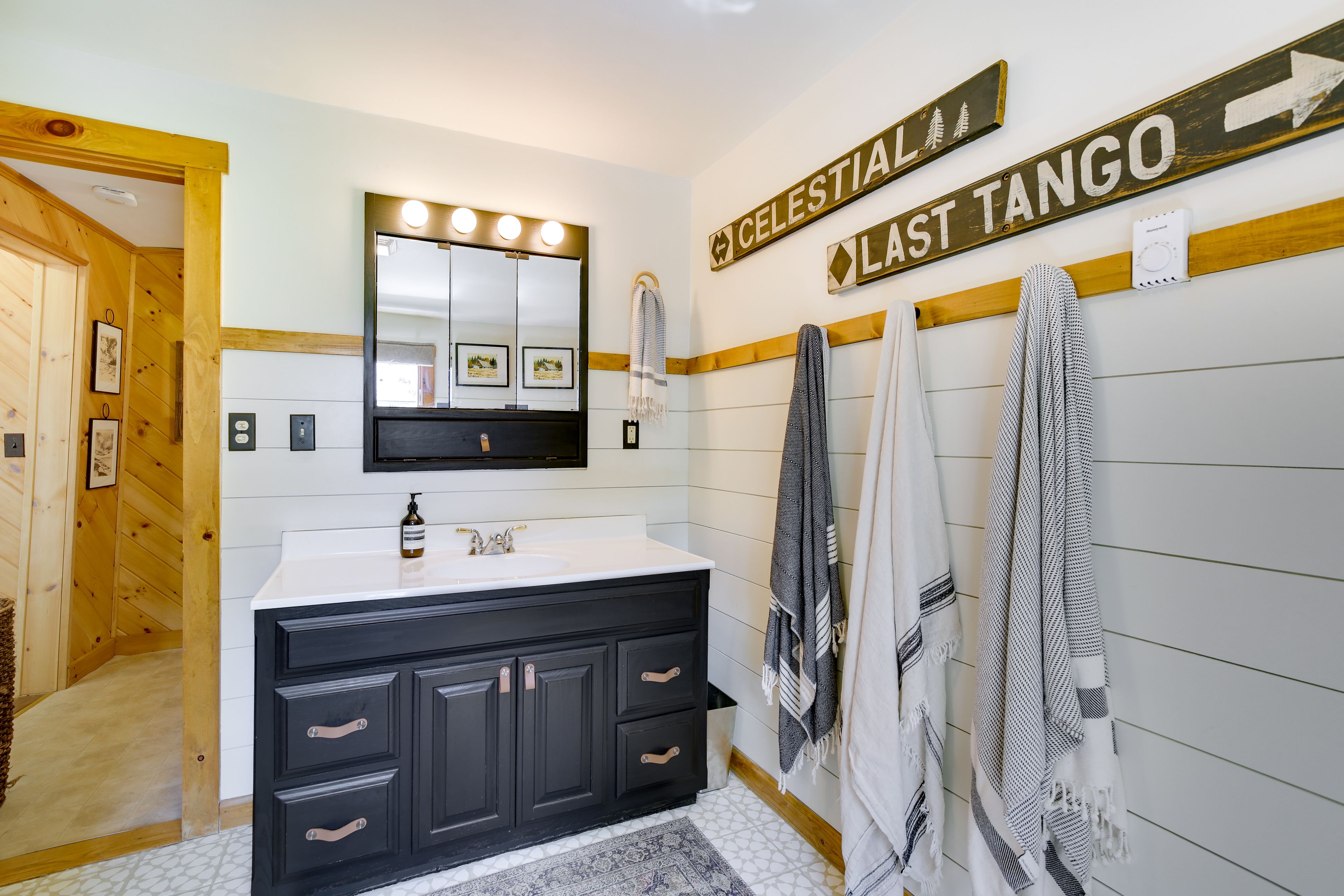 Full Bathroom | Complimentary Toiletries