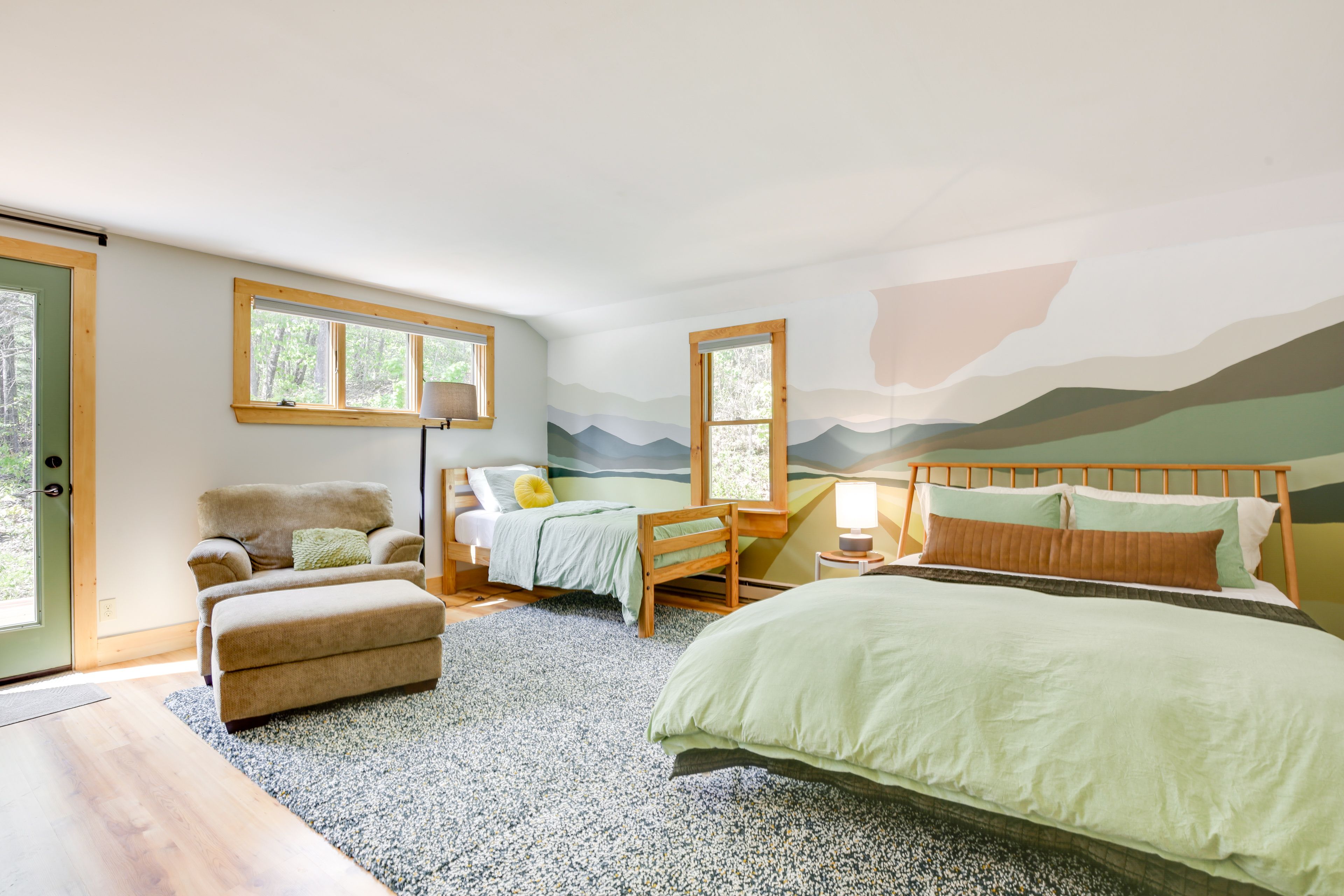 Bedroom 2 | Queen Bed | Twin Bed