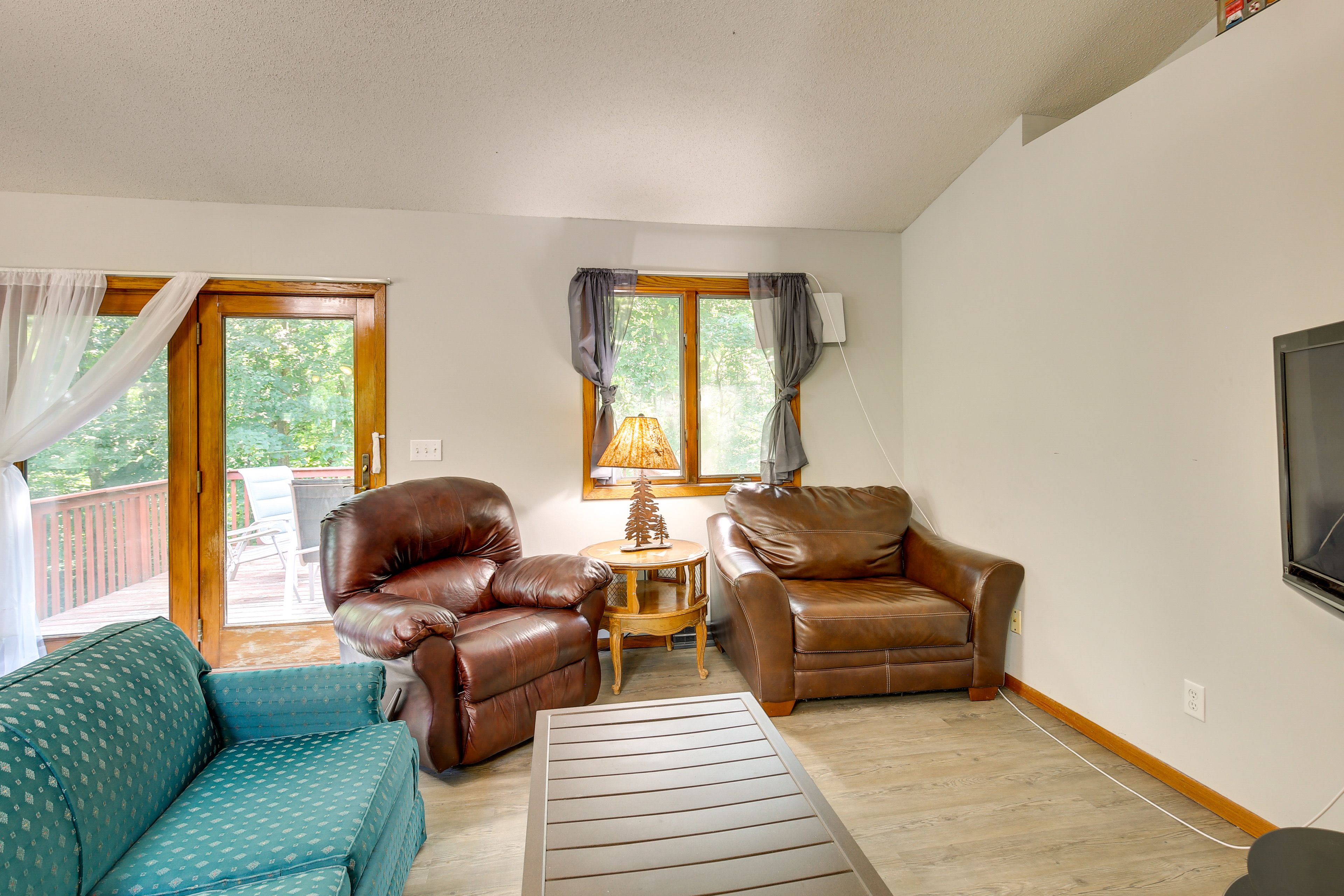 Living Room | Upper Level | Central Heat & A/C | Free WiFi | Full Sleeper Sofa