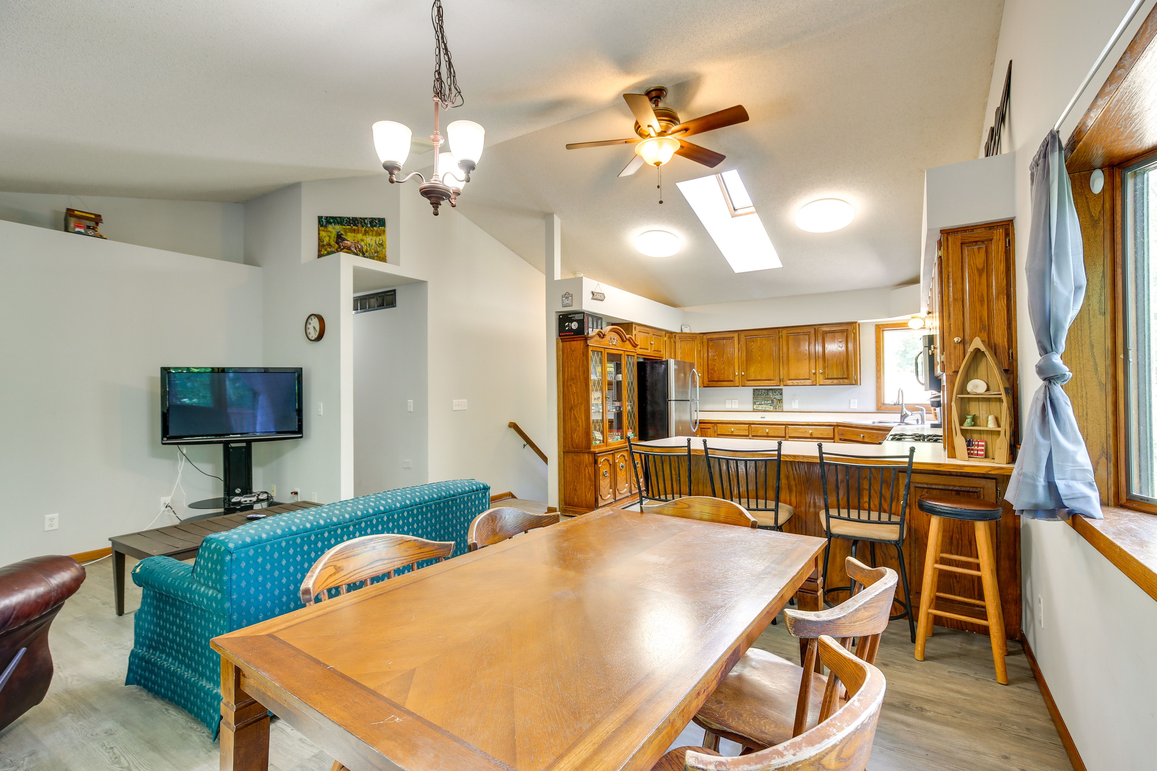 Dining Area | Upper Level | Dishware Provided
