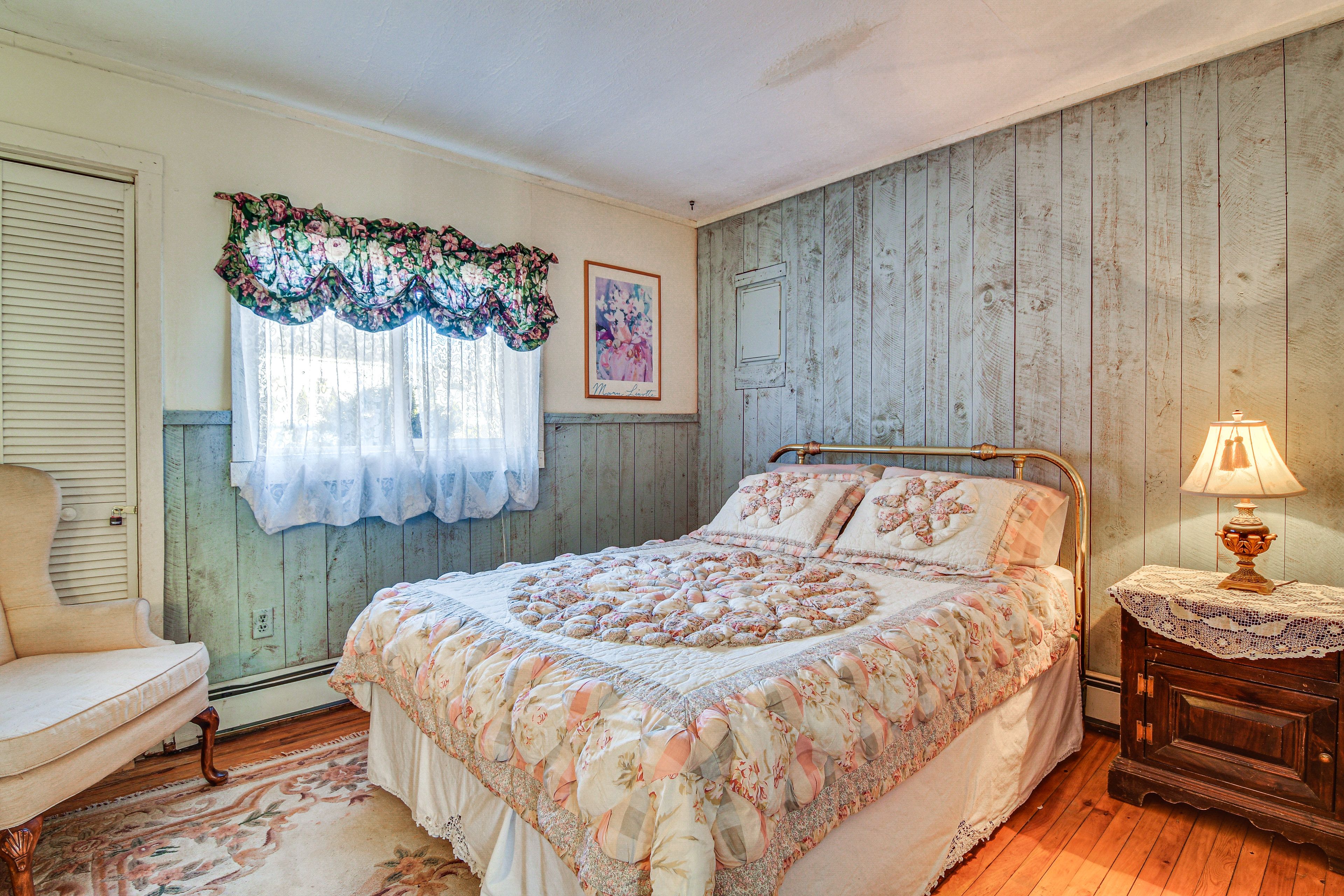 Bedroom 1 | Queen Bed | Linens Provided