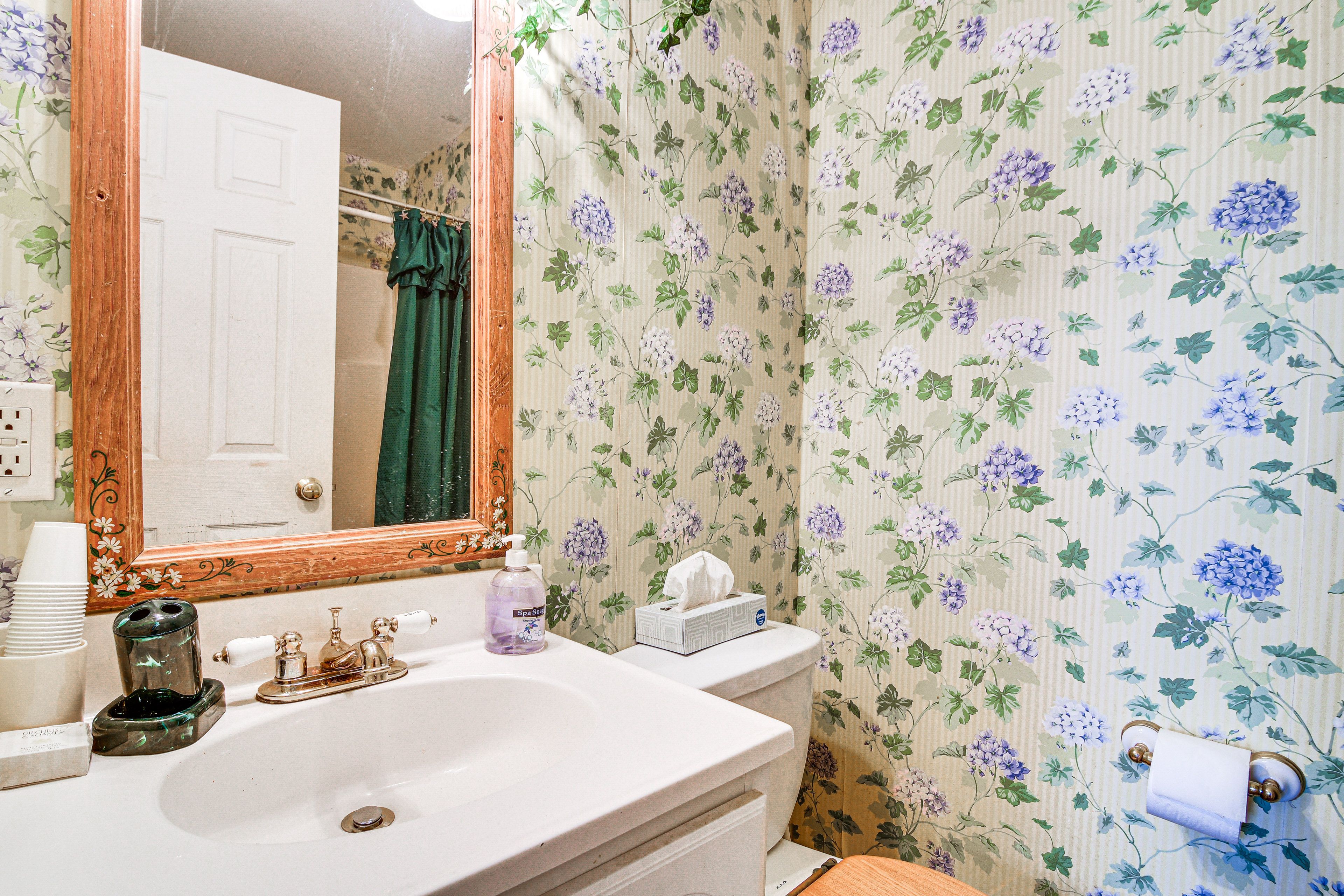 En-Suite Bathroom | Towels Provided | Complimentary Toiletries