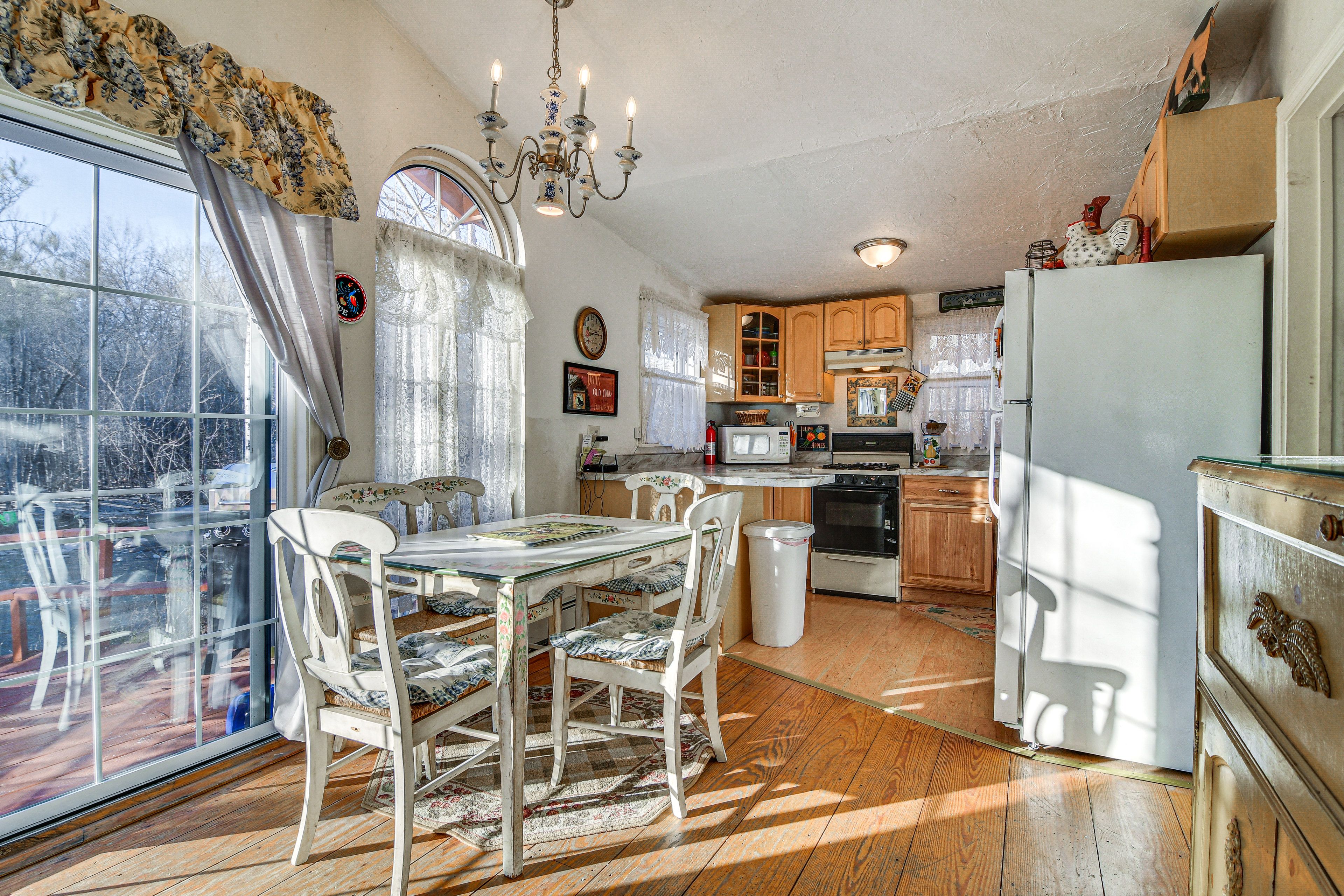 Dining Area/Kitchen | Open Floor Plan | Cooking Basics