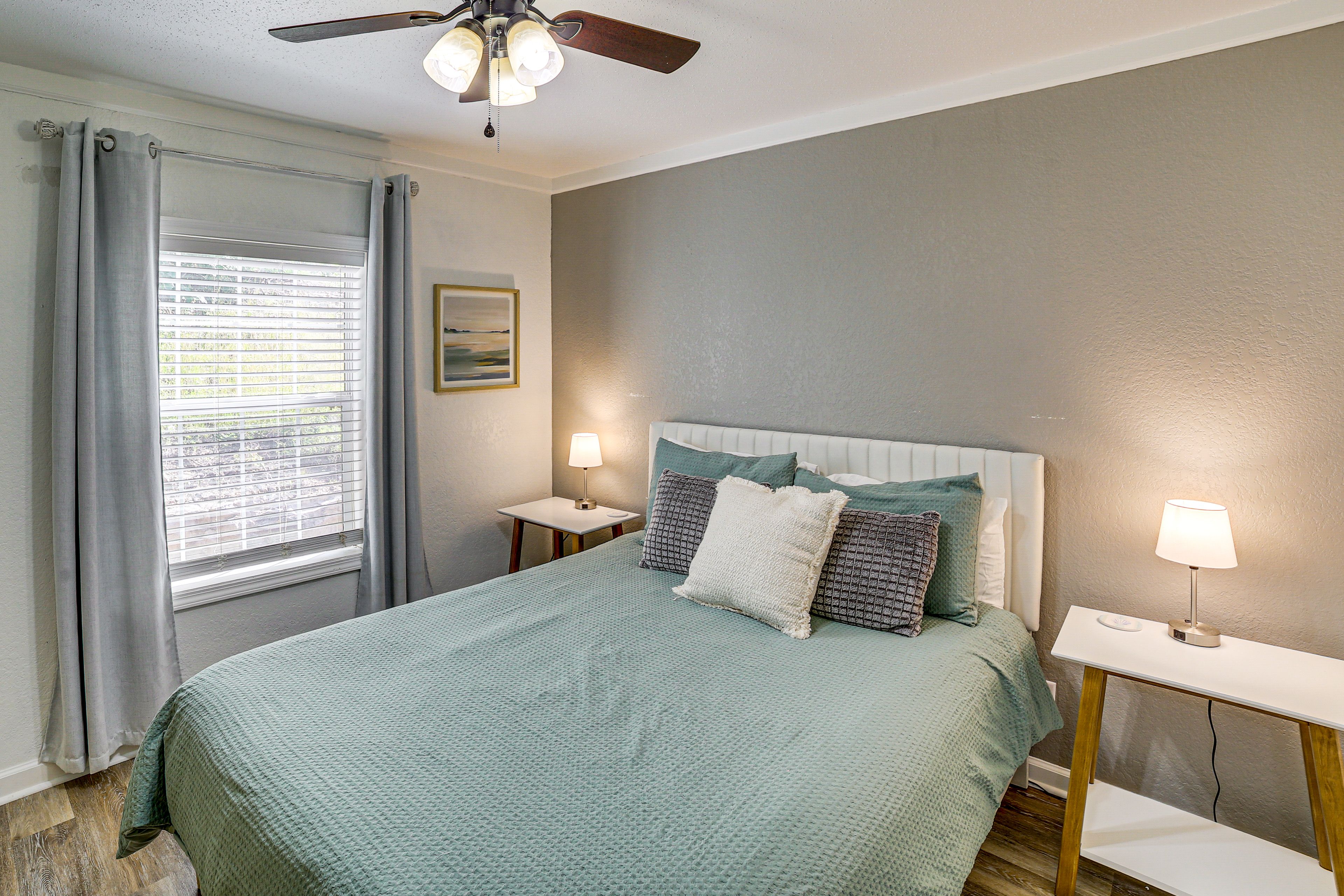 Bedroom 2 | Queen Bed