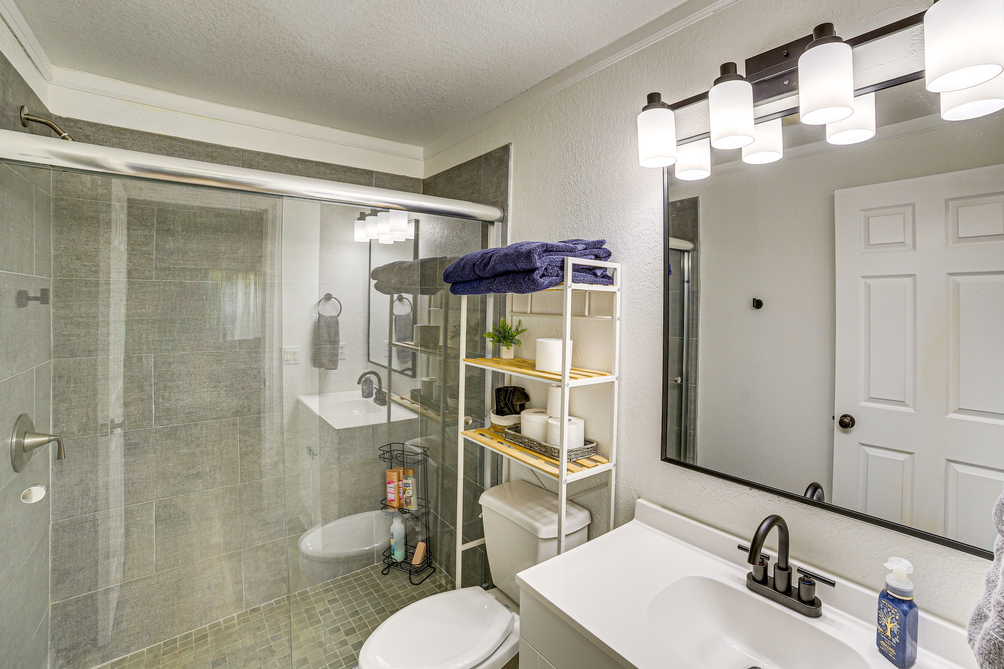 Full Bathroom | Hair Dryer