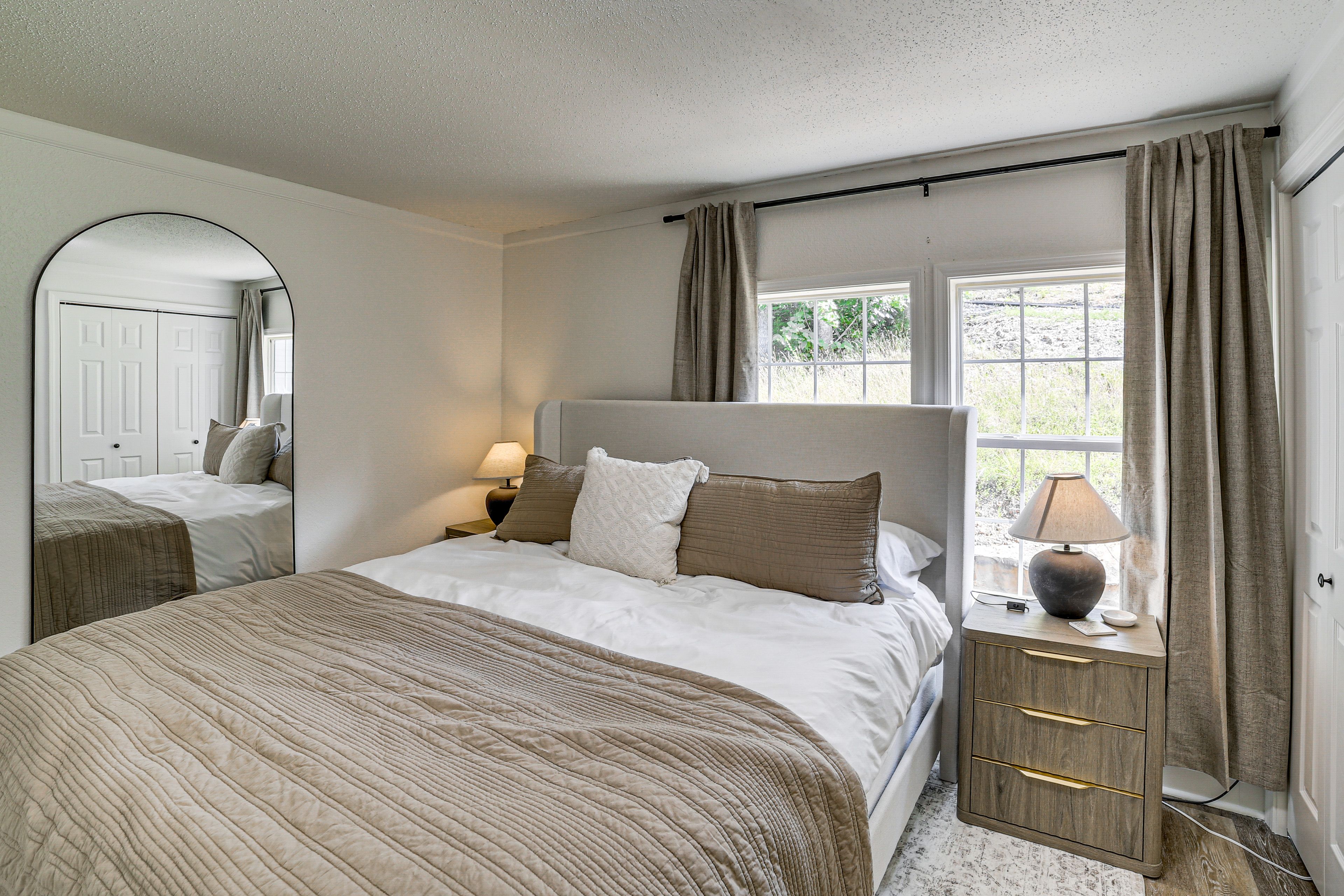 Bedroom 4 | King Bed