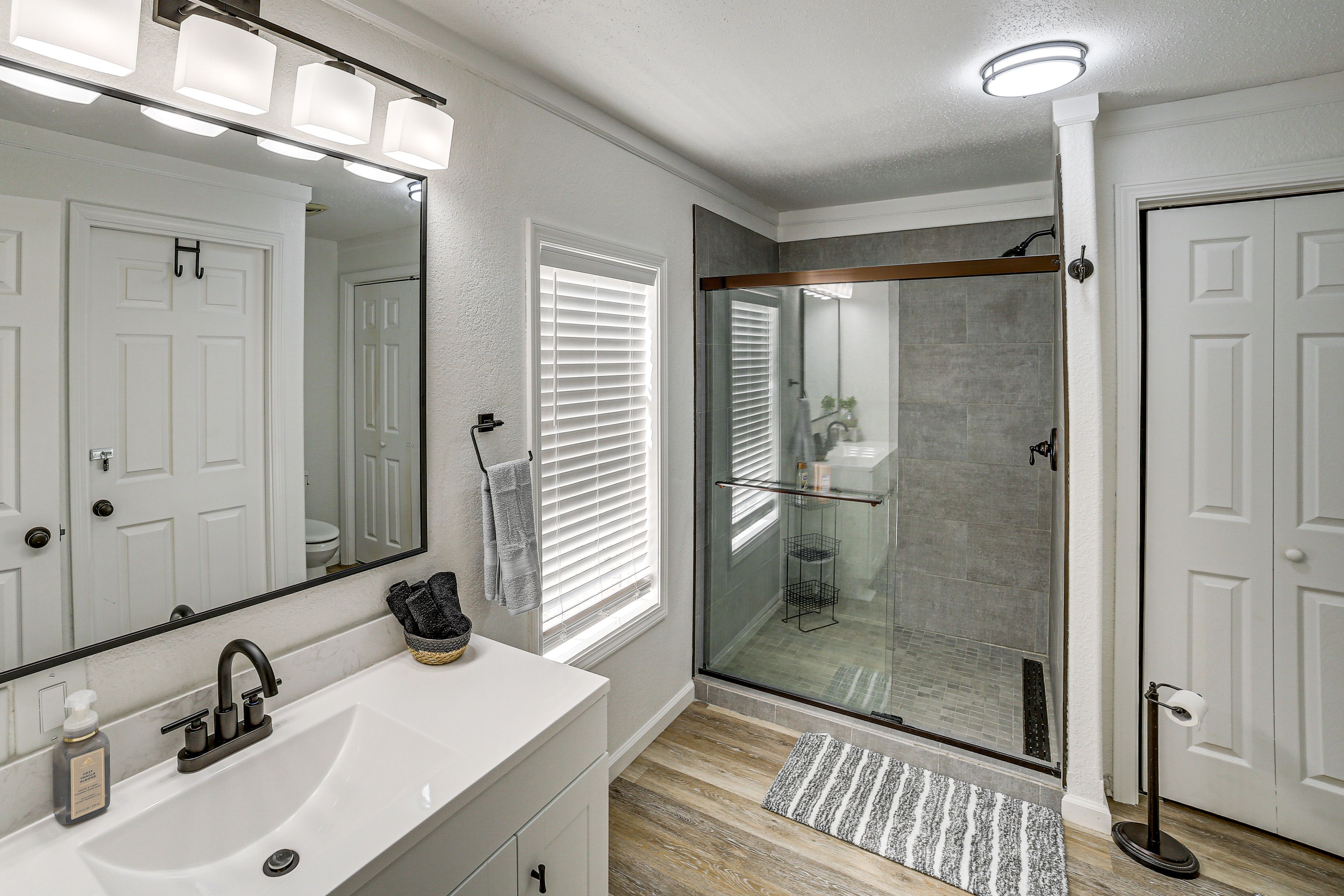 En-Suite Bathroom | Towels Provided