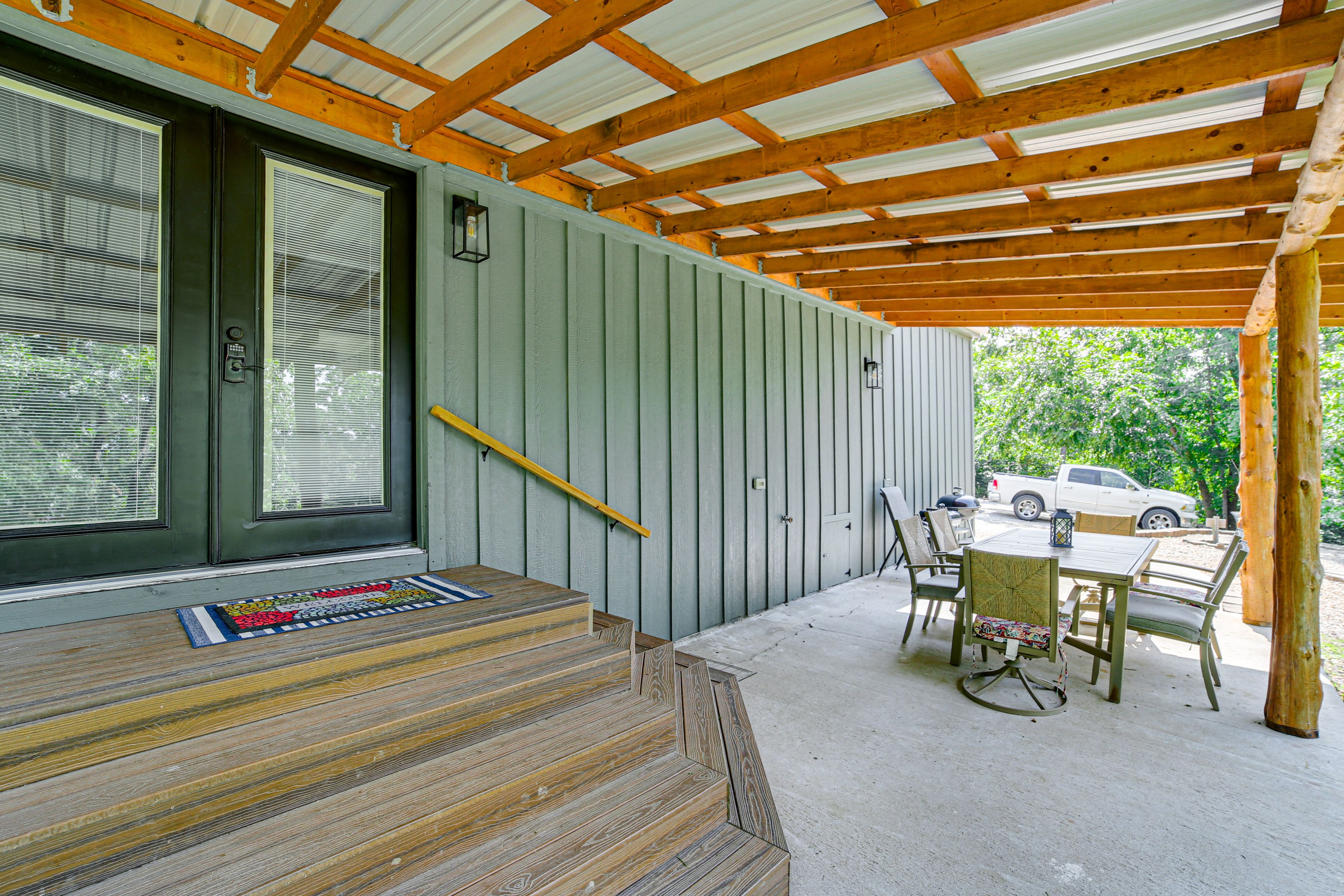 Covered Patio | Dining Area
