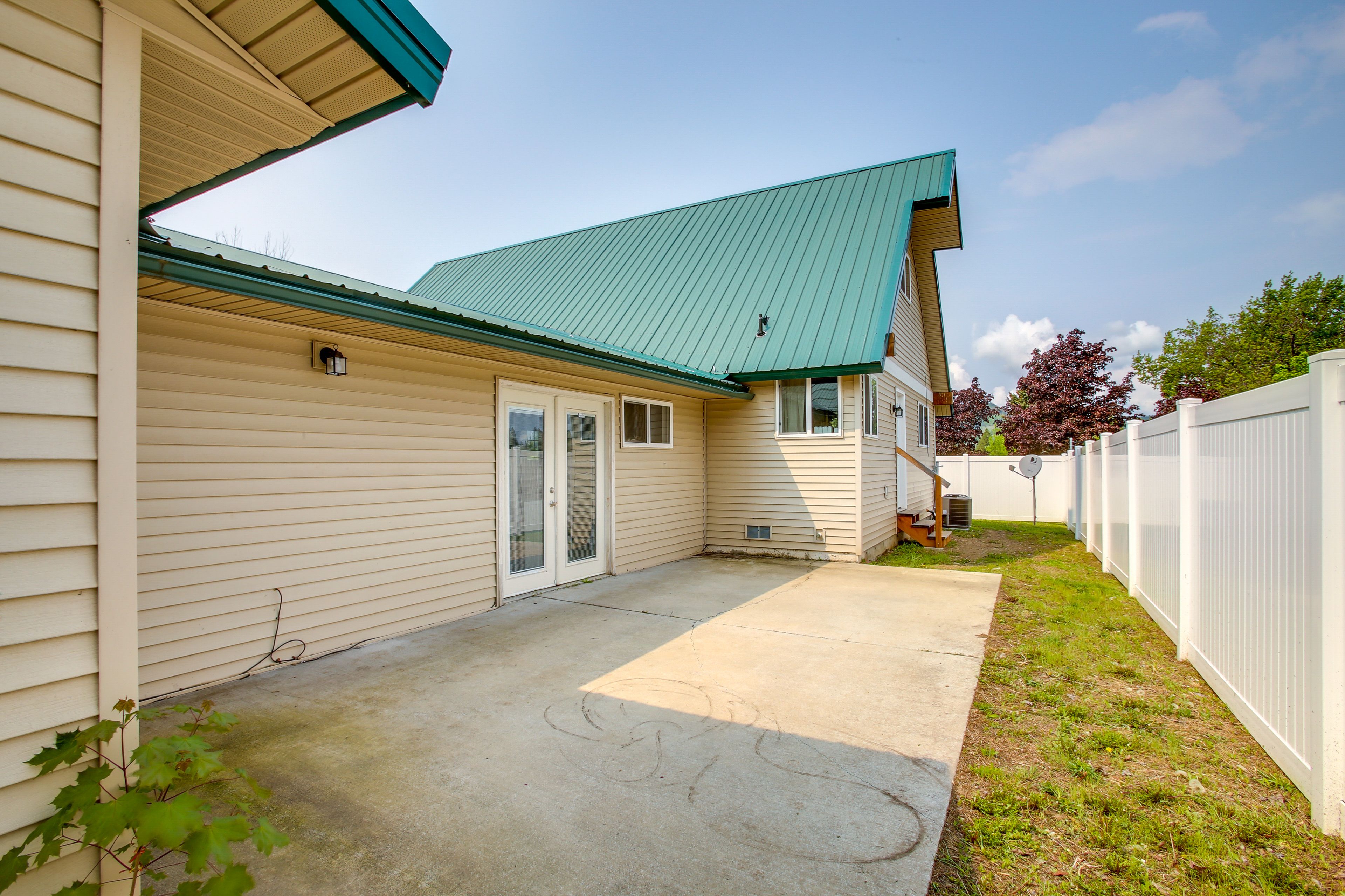 Fenced Side Yard