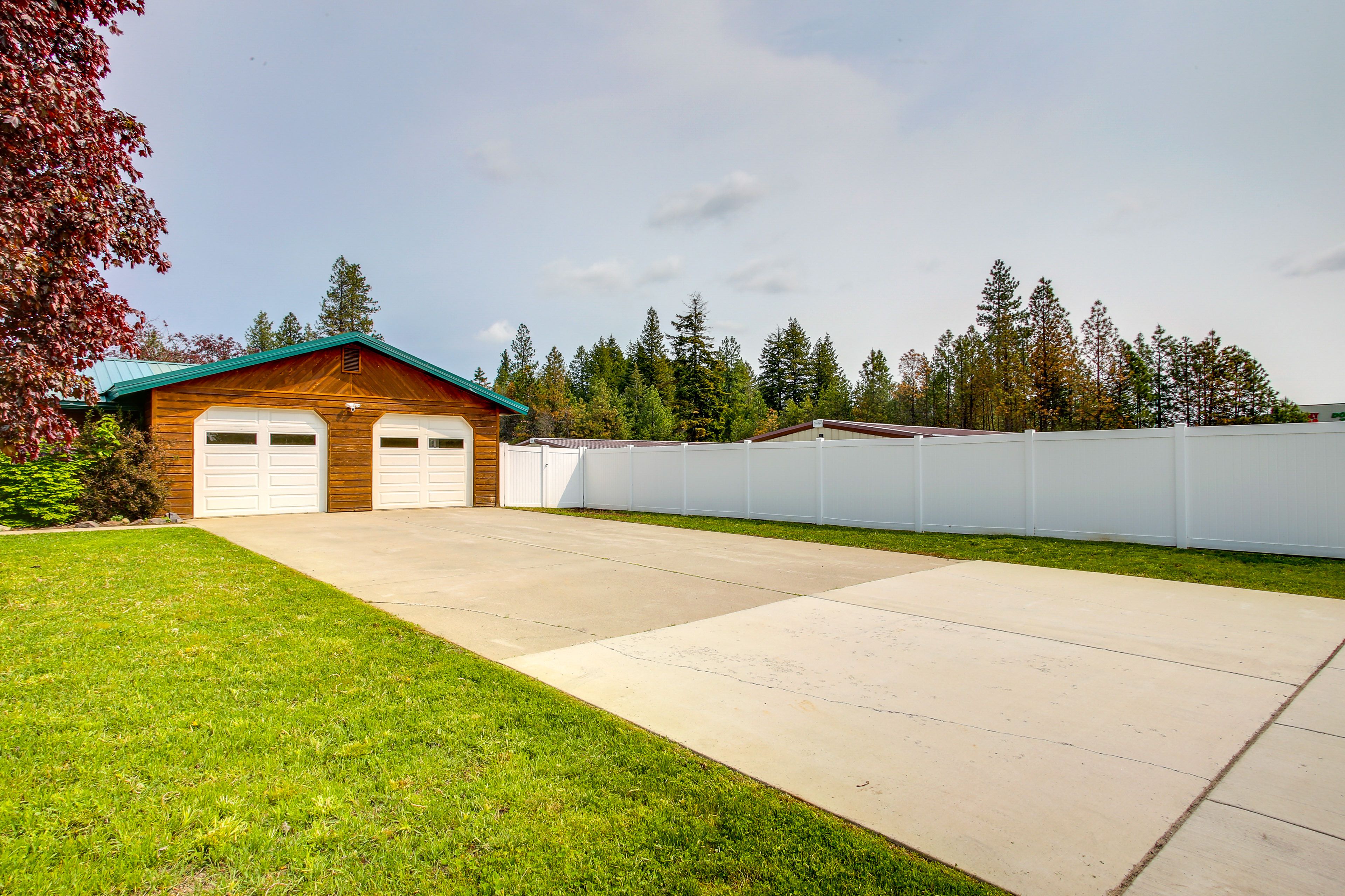 Parking | Driveway (6 Vehicles) | Free Street Parking | RVs & Trailers Allowed
