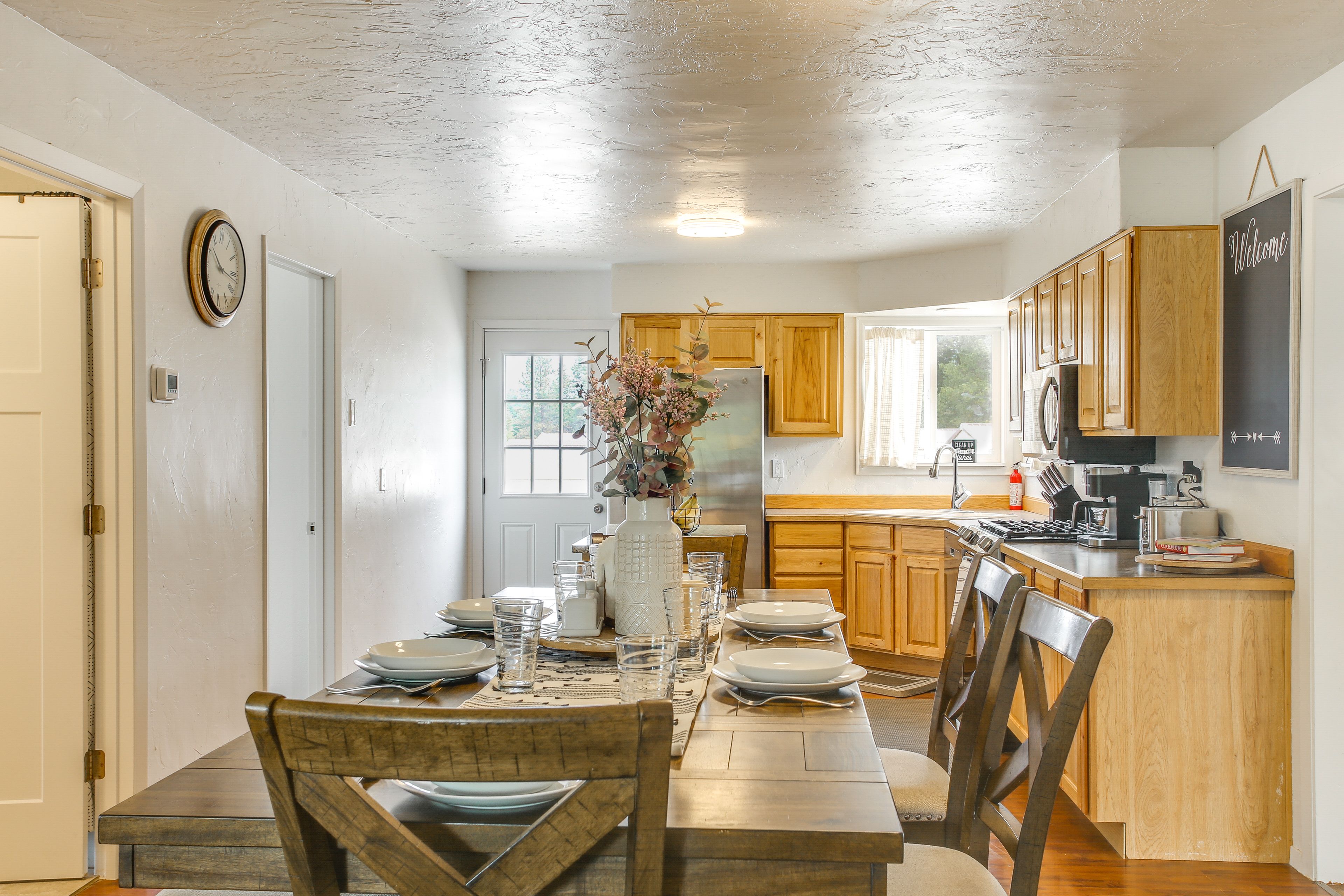 Dining Area | Dishware & Flatware Provided