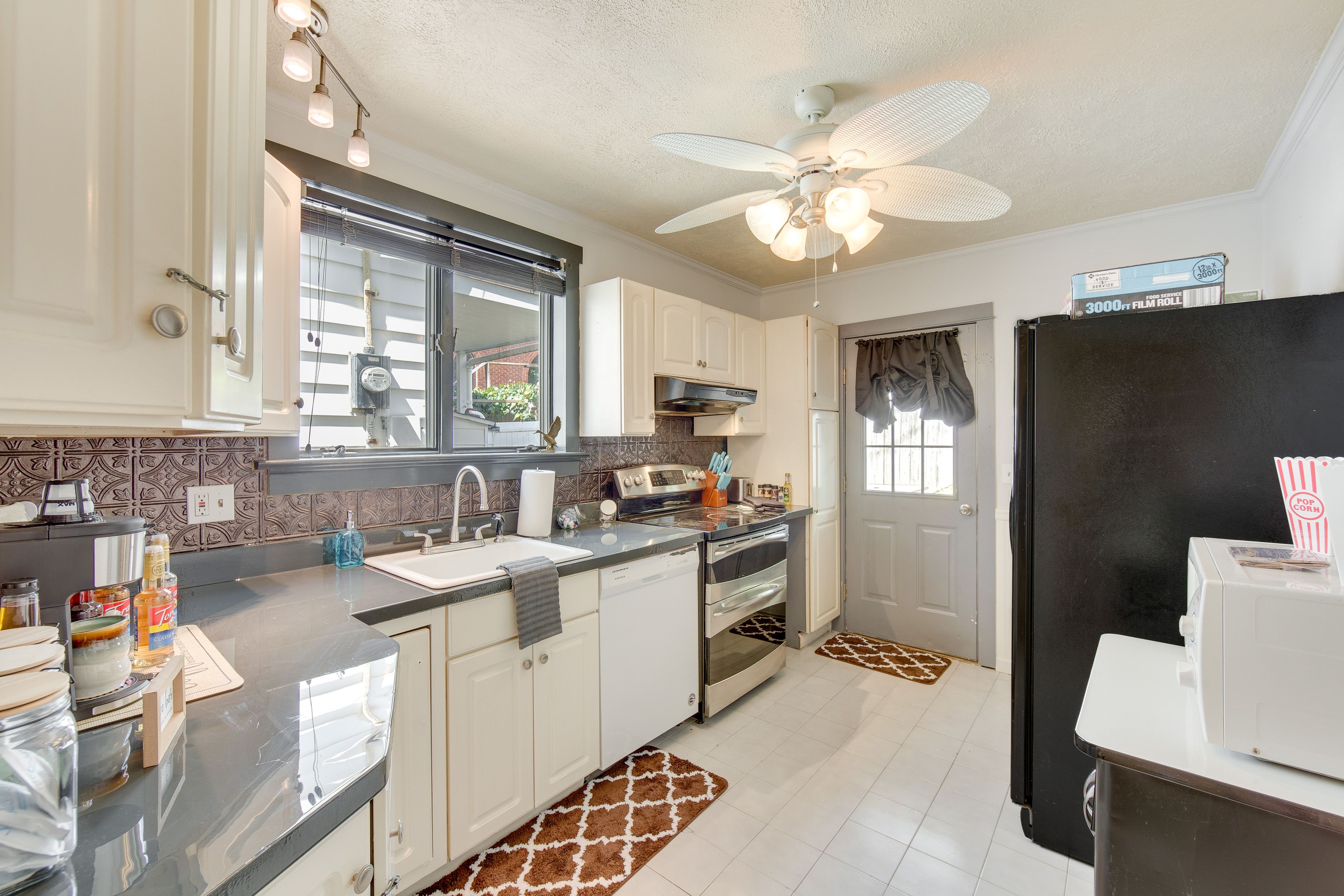 Kitchen | 1st Floor | Cooking Basics | Complimentary Spices | Blender
