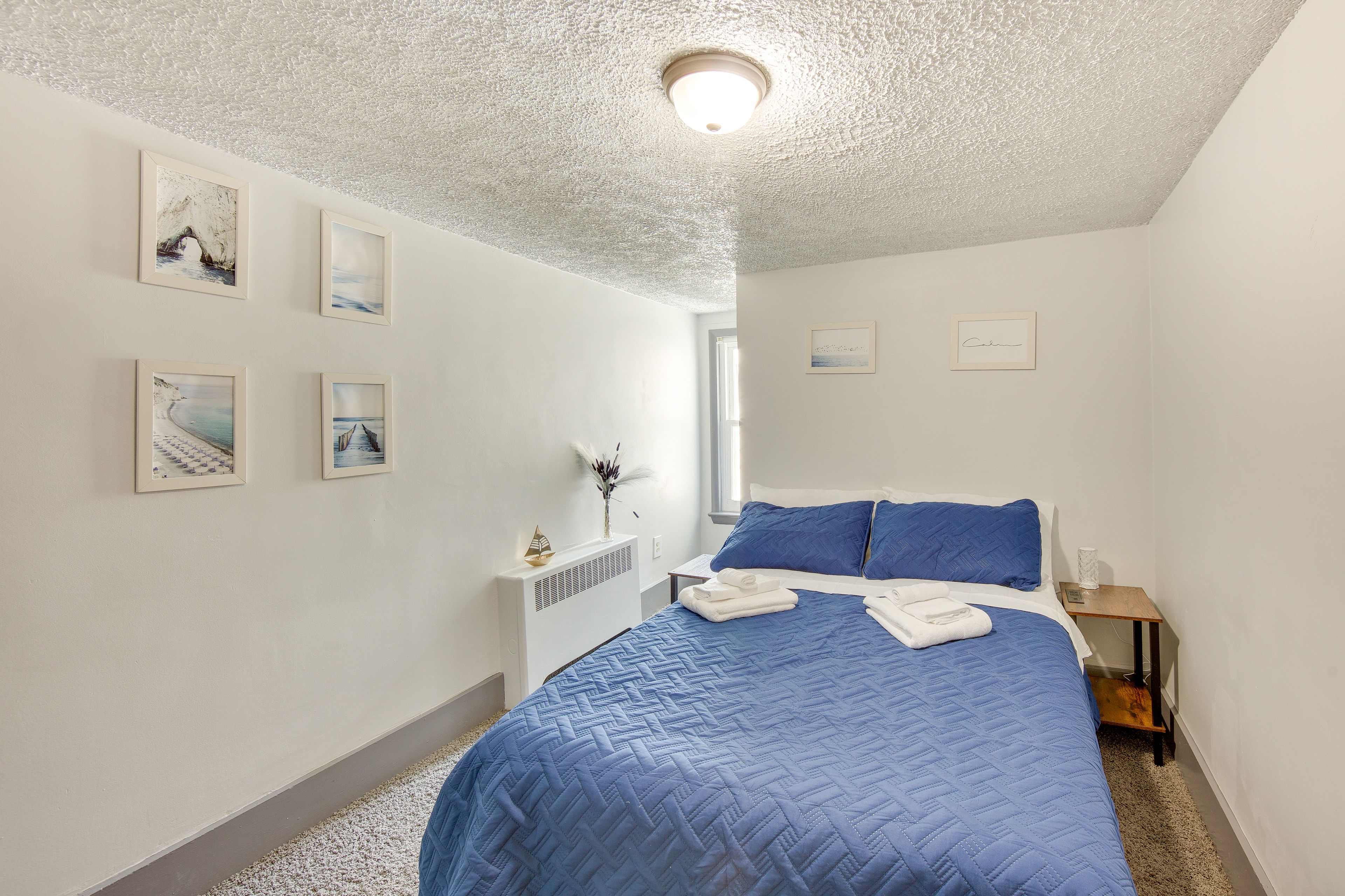 Bedroom 2 | Full Bed | Smart TV | 2nd Floor