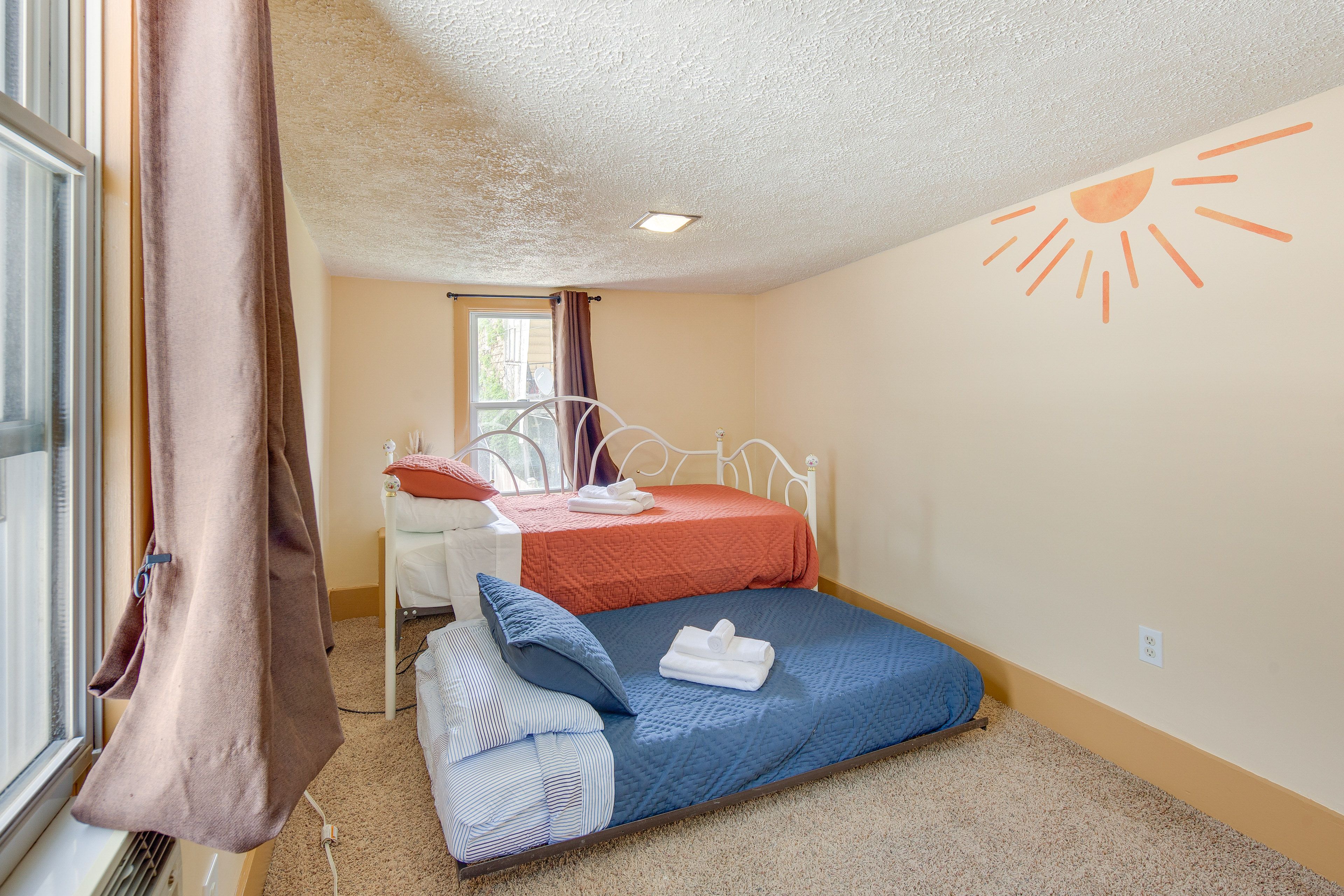 Bedroom 3 | Twin Daybed w/ Twin Trundle | Smart TV | 2nd Floor