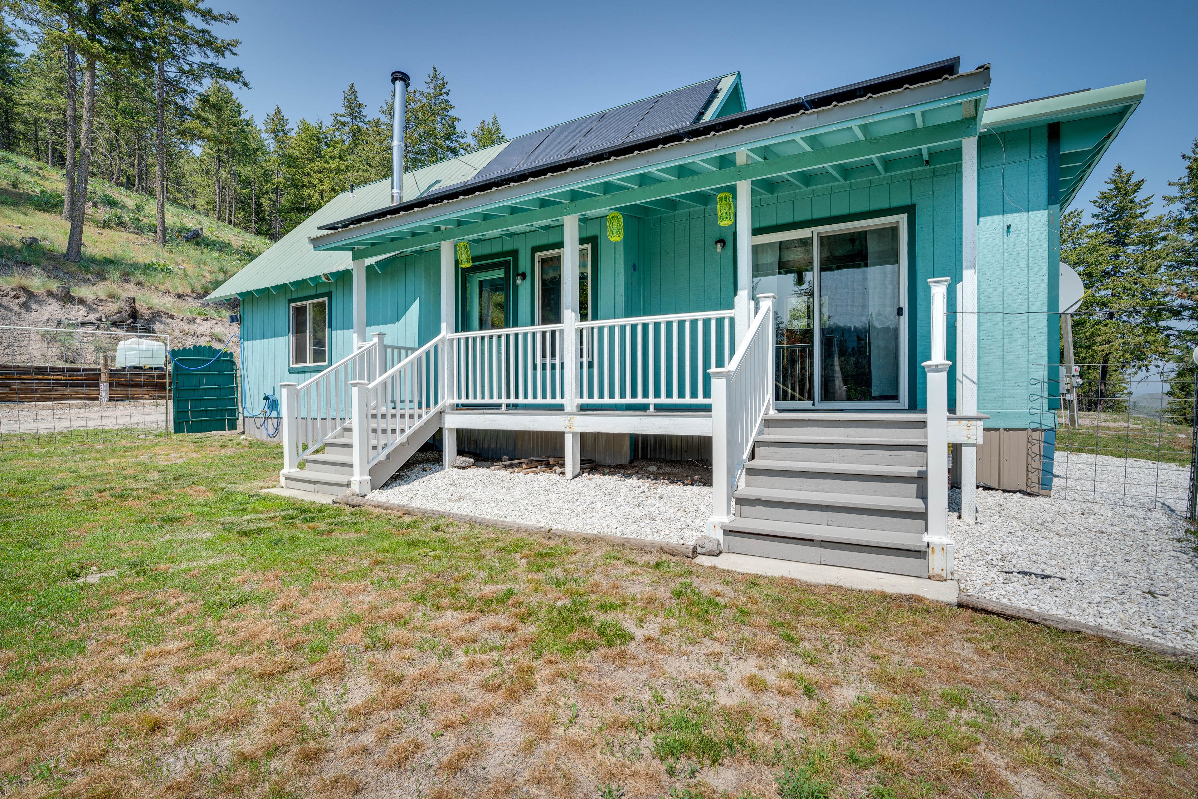 Tonasket Vacation Rental | Studio | 1BA | 1,138 Sq Ft | 2 Steps to Access